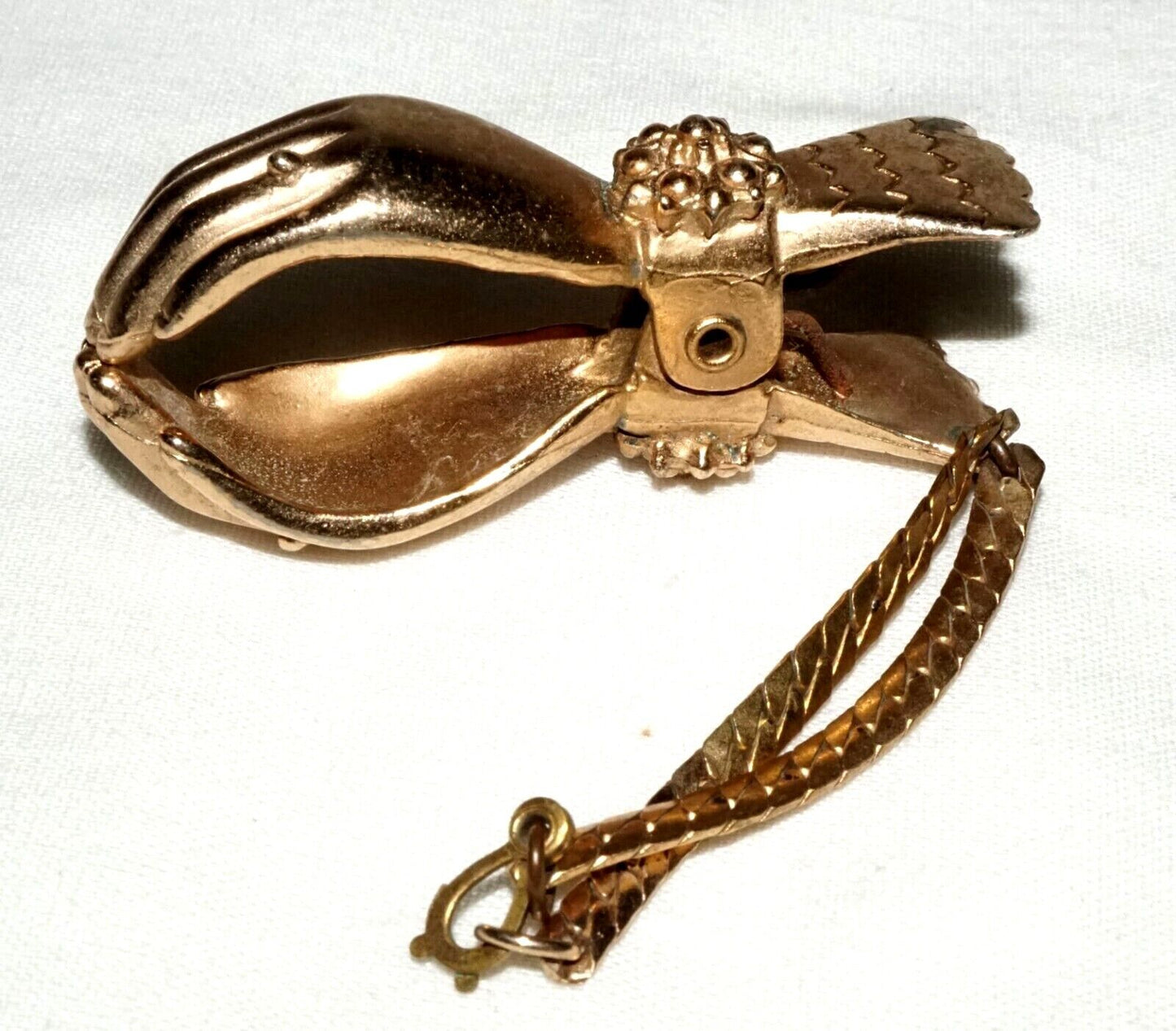 Antique Gold Plated Two Hands Motif Clamp Clip w. Chain & Bail Ring (WoJ)