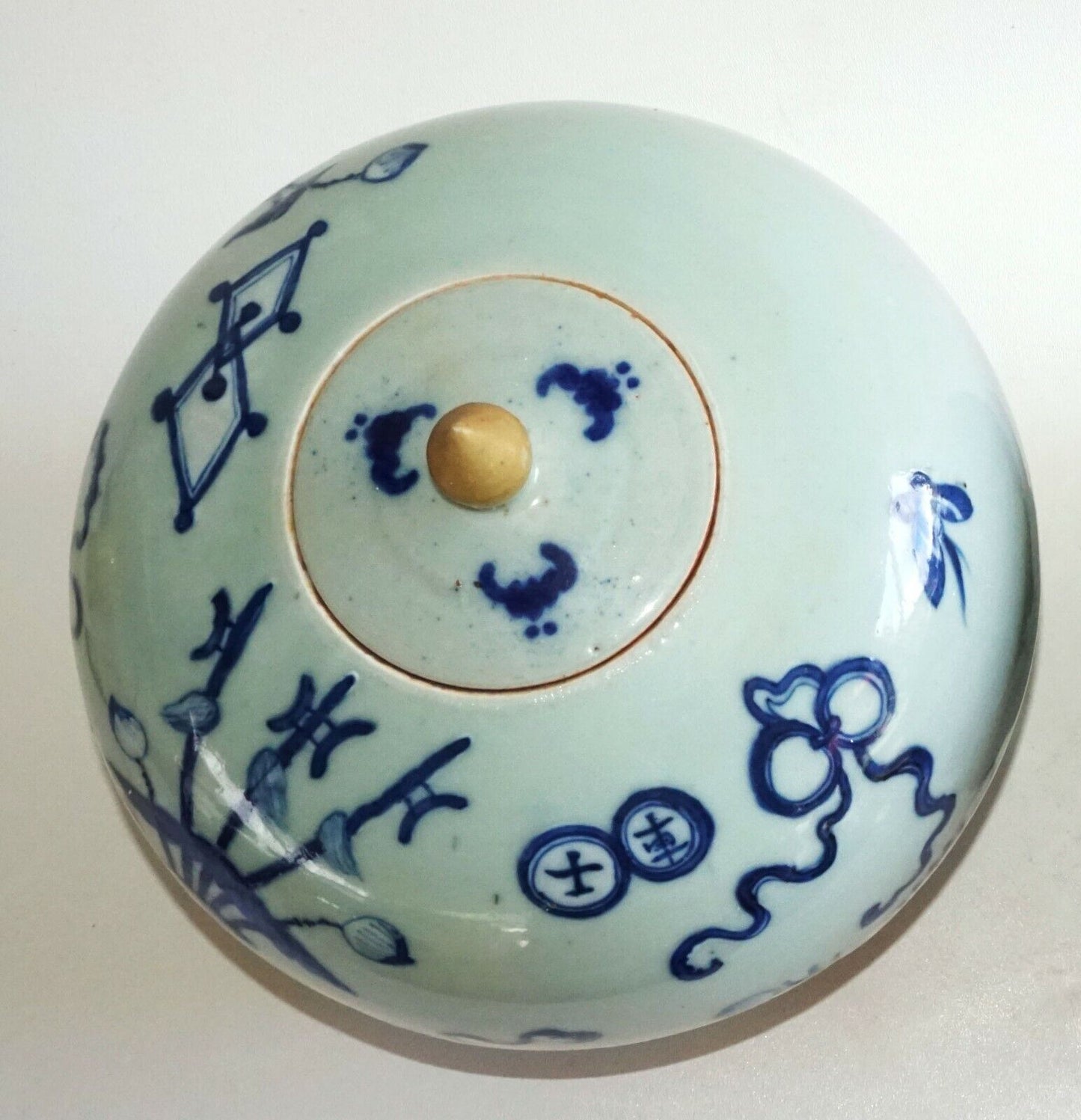 1900 Chinese Ginger Jar w. Blue & White 100 Antiques Motif (AHB)