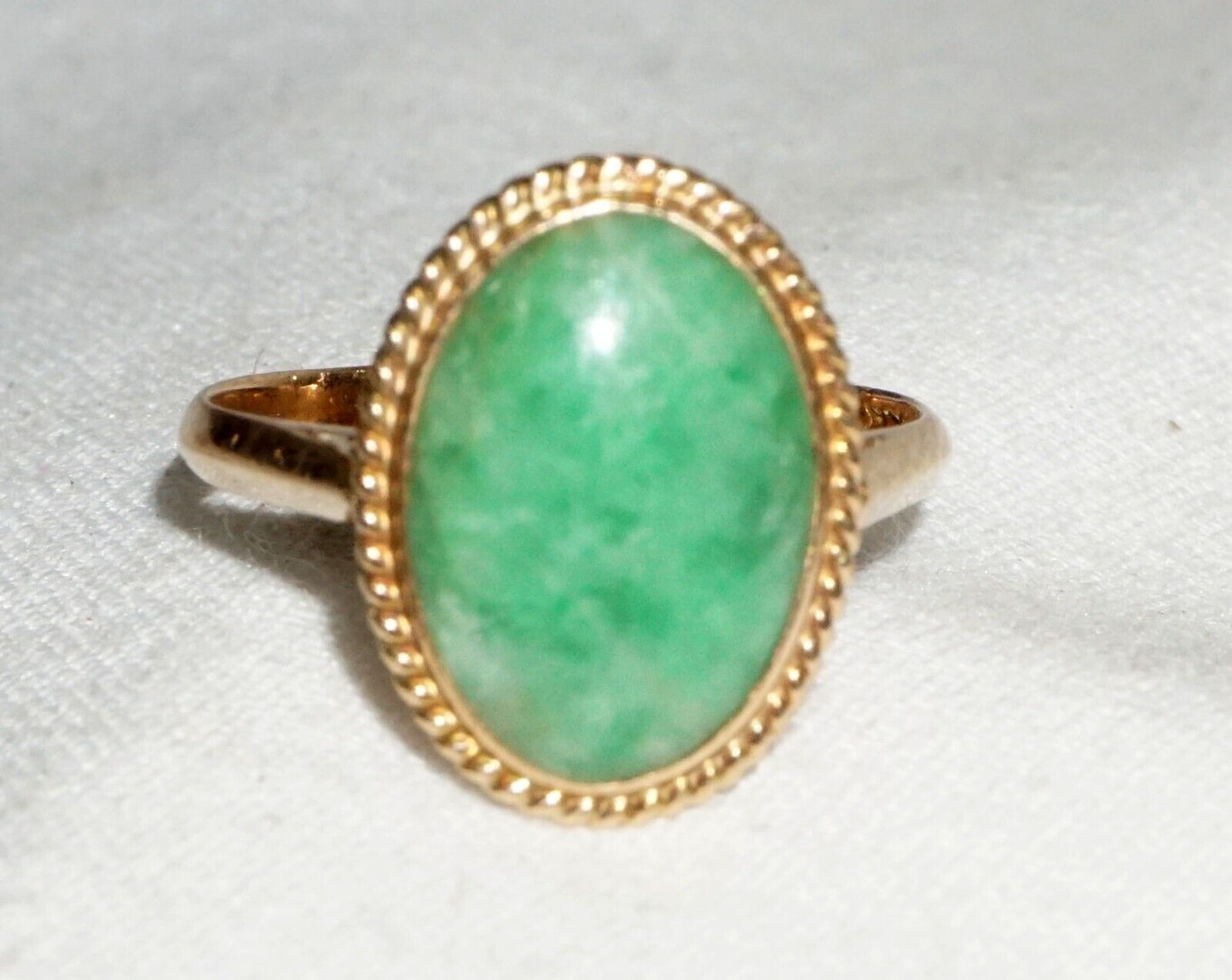 Vintage Chinese 14k Yellow Gold Ring Sz. 7 w. Apple Green Jadeite Jade (---)