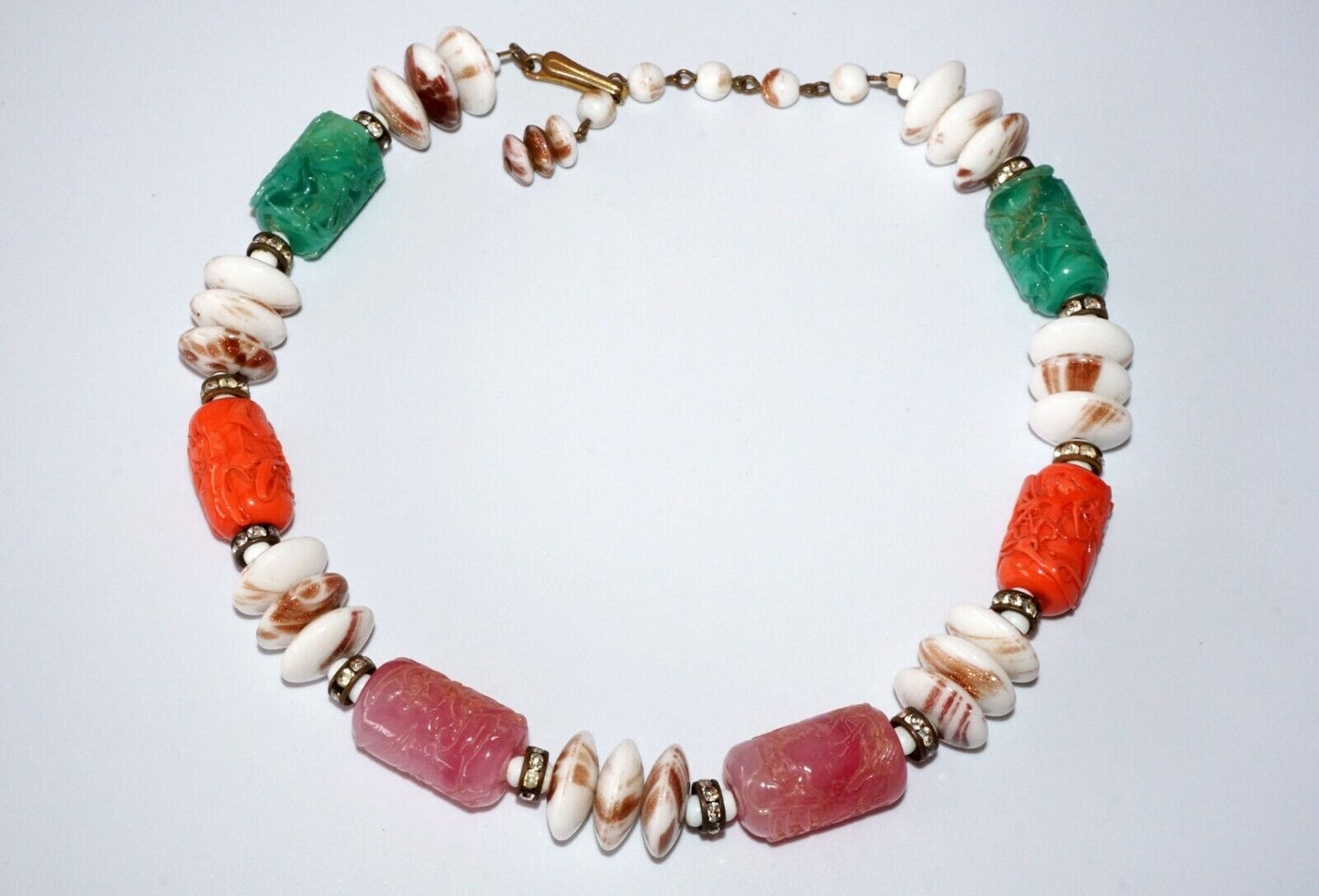 Chinese Style Dragon Motif Glass Bead Choker Necklace w. Shell Accents (Mit)