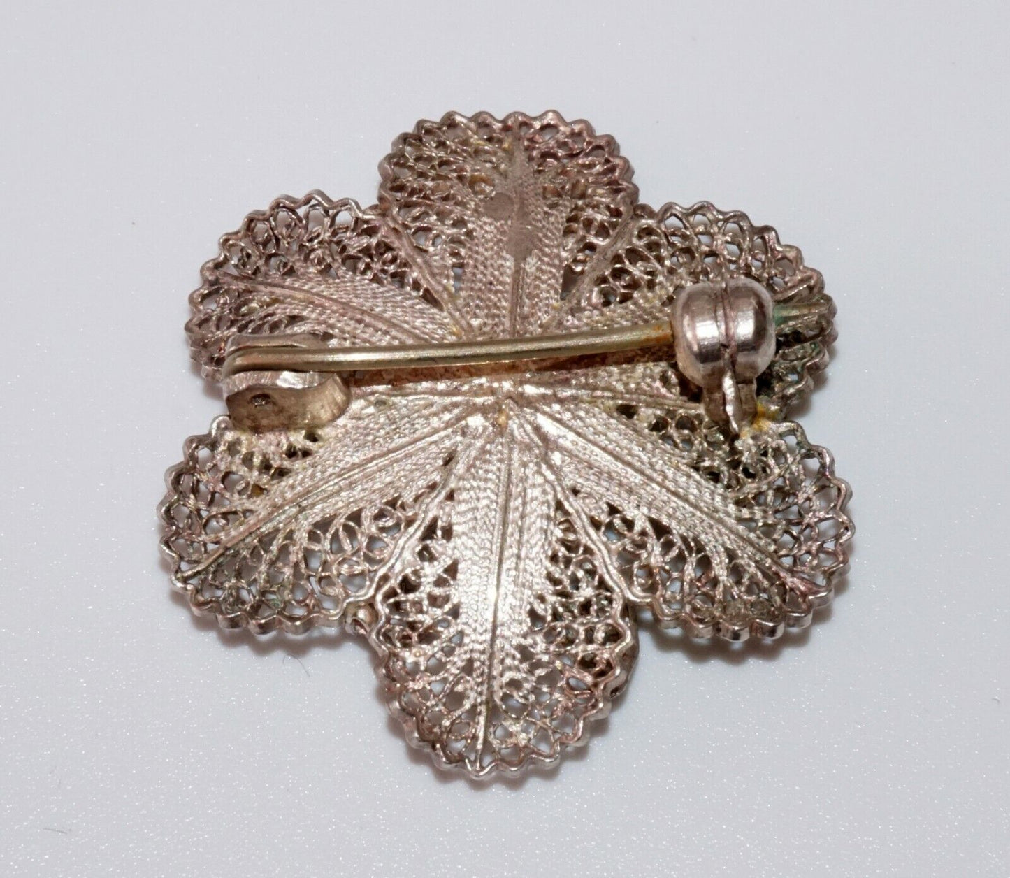 Vintage Unmarked Silver Filigree Flower Petal Motif Brooch Pin (***)
