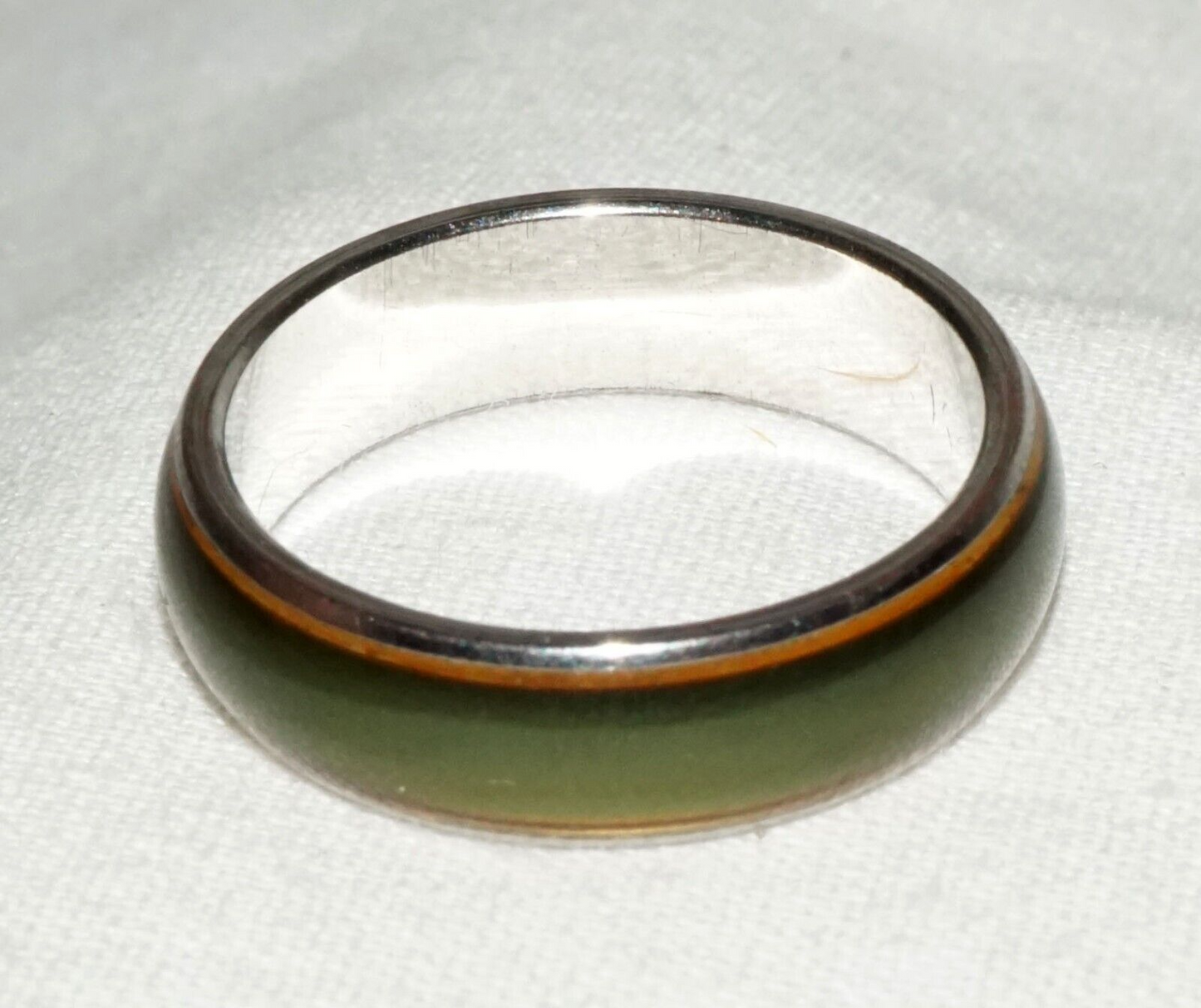 Vintage Unmarked Silver & Dark Green Enamel Ring Band Sz.8.5 (KoS) L17