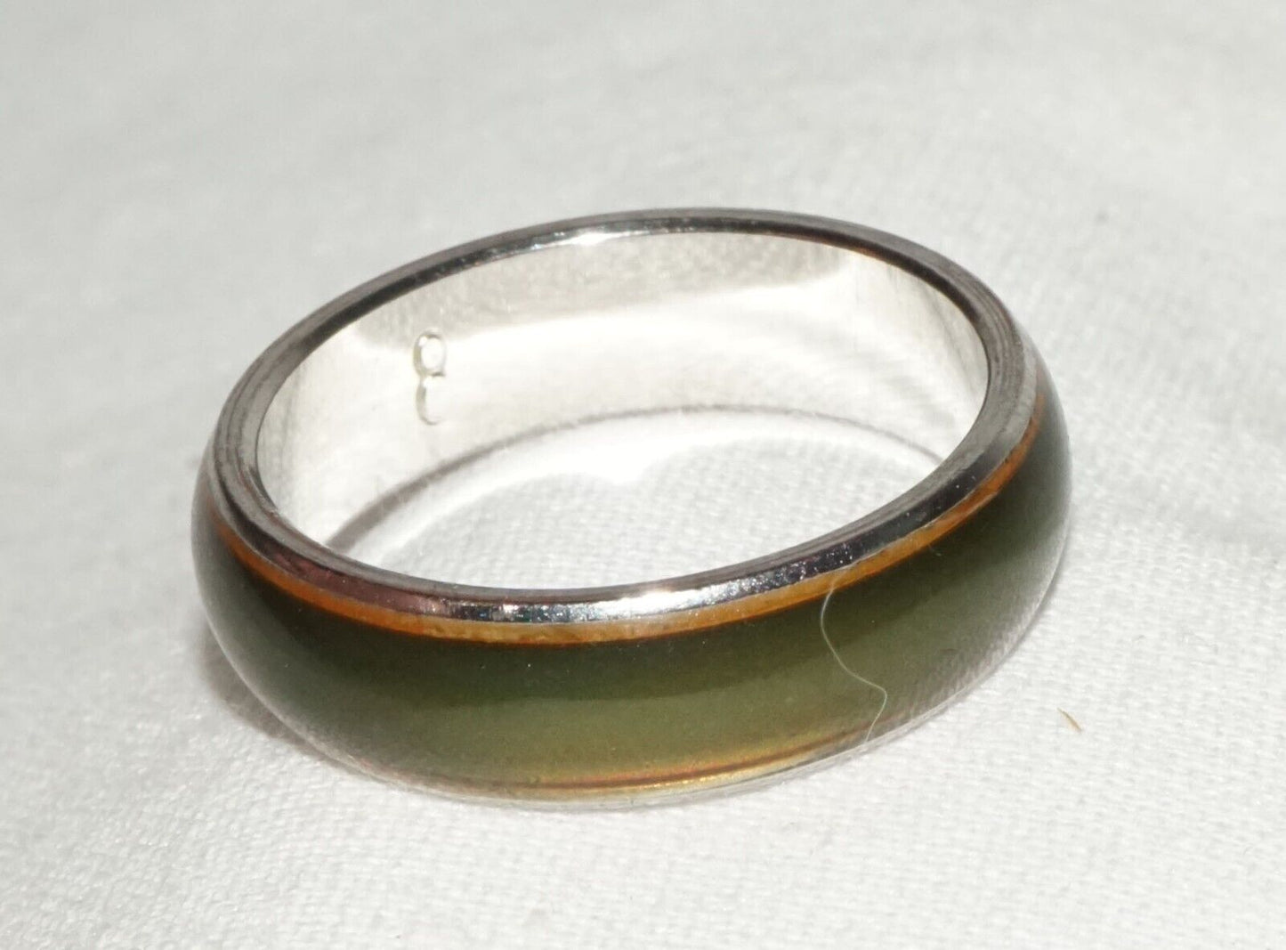 Vintage Unmarked Silver & Dark Green Enamel Ring Band Sz.8.5 (KoS) L17