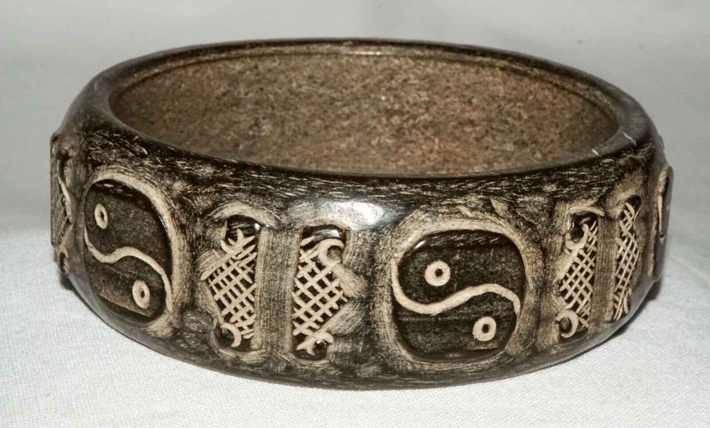 Vintage Chinese Steatite Relief Yin & Yang Motif Carved Bangle Bracelet (LeS)B49