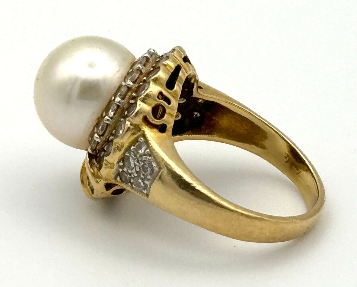 Vtg 18k Yellow Gold Ring Sz 6.75 Accented w Pearl Solitaire & Diamonds (TuC)