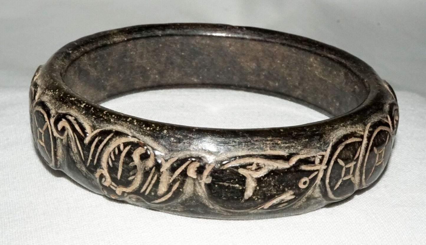 Vintager Chinese Steatite Relief Coin & Bat & Rabbit Bangle Bracelet (LeS) B45