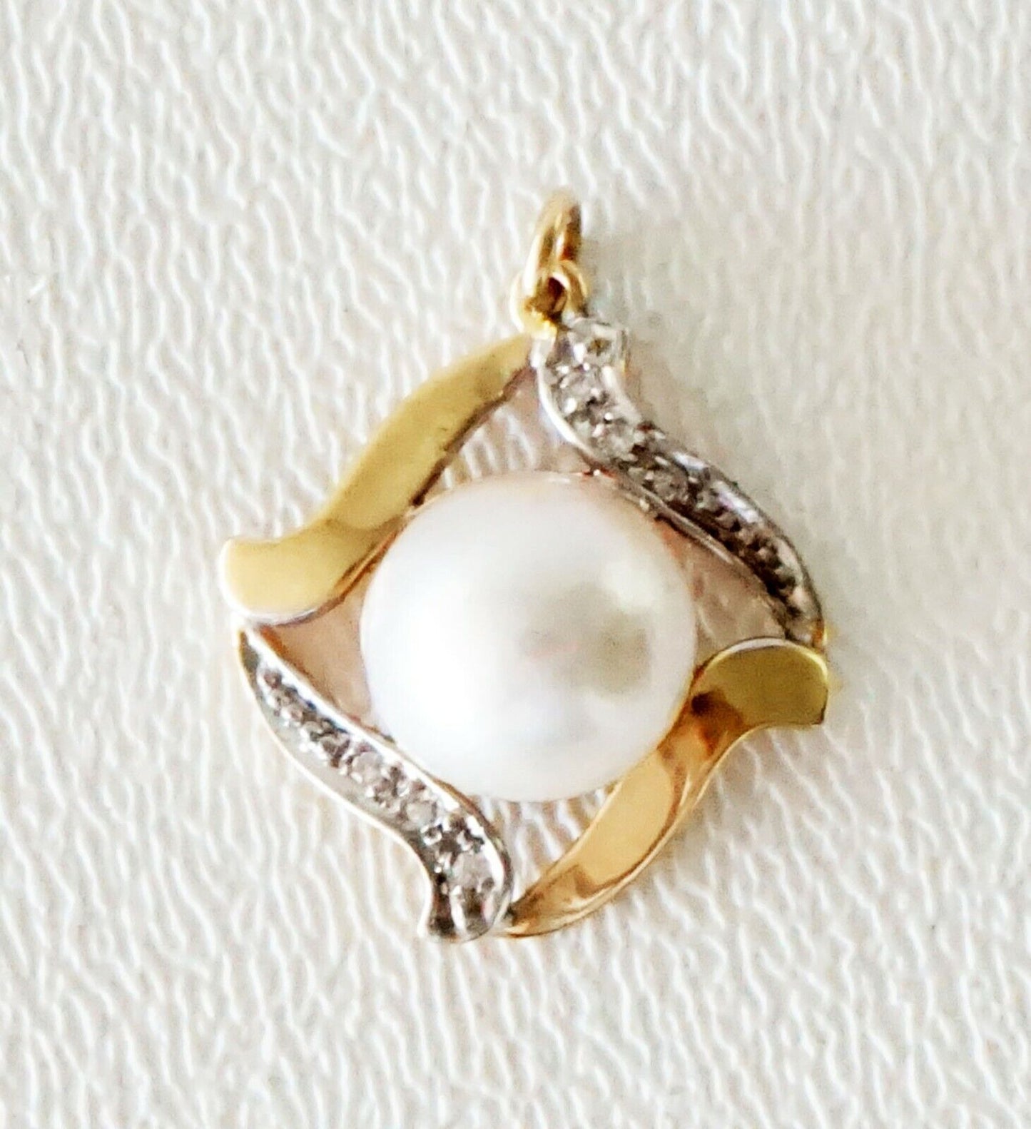 Vintage 14K Yellow Gold Mini Pendant w. 1x Pearl & 6x Diamonds (SaR)#161