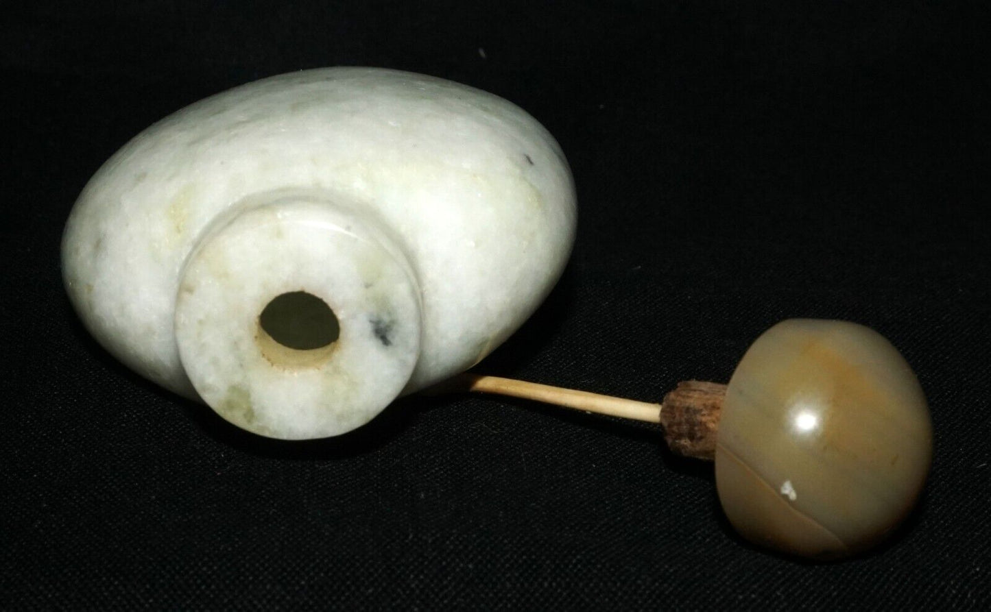 Vintage Chinese White & Green Jadeite Jade Snuff Bottle w. Agate Stop (LeS) G11