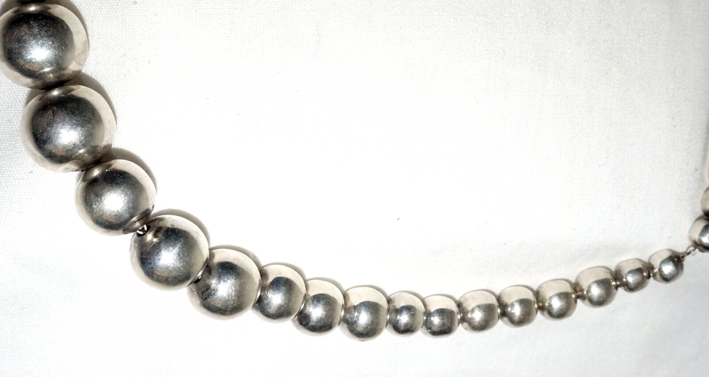 Vintage Mexican Sterling Silver Graduated Bead Necklace w. Clasp (KoS) L9