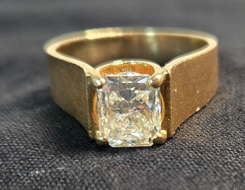 Vtg. 14k Y. Gold Ring Sz 8.5 w Prong Set Rectangular Cut 1.75 Ct Diamond (MeK)