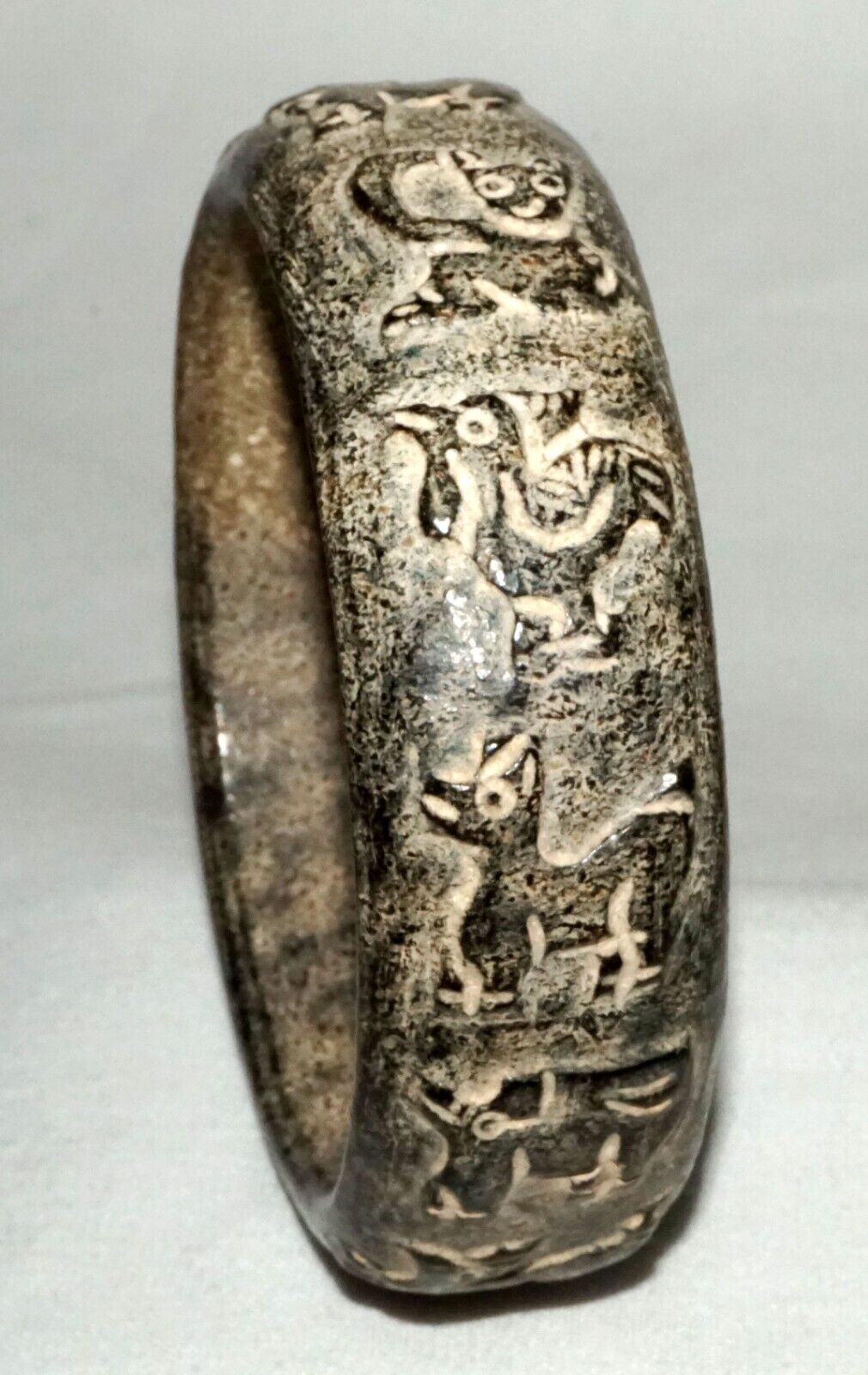 Vtg. Chinese Steatite Archaistic Relief Animal Carved Bangle Bracelet (LeS) B48