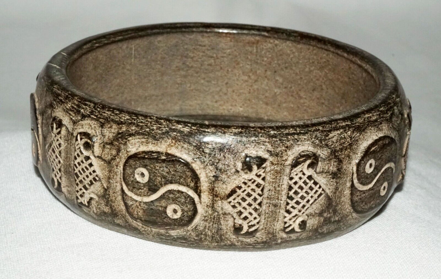 Vintage Chinese Steatite Relief Yin & Yang Motif Carved Bangle Bracelet (LeS)B49