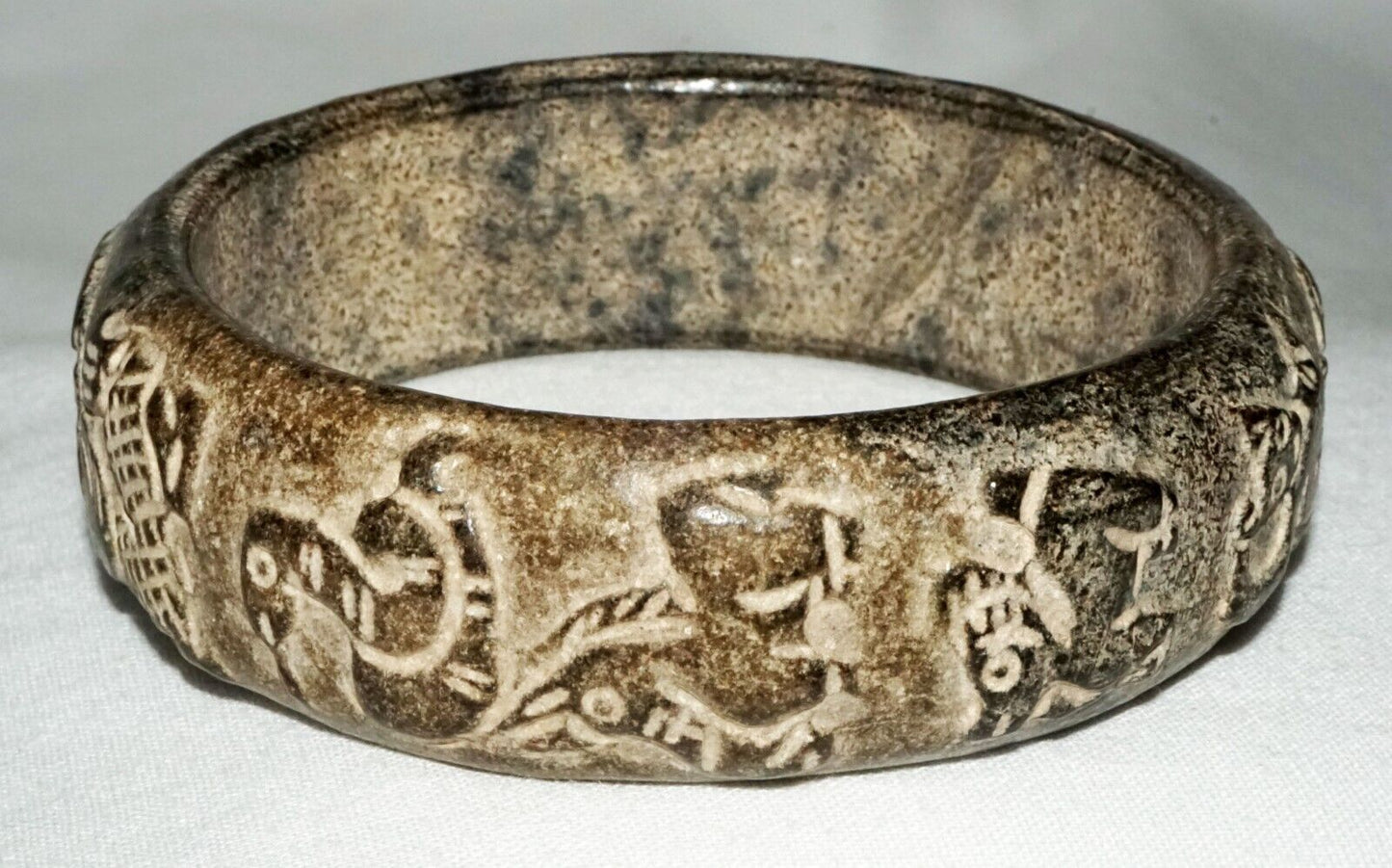 Vtg. Chinese Steatite Archaistic Relief Animal Carved Bangle Bracelet (LeS) B48