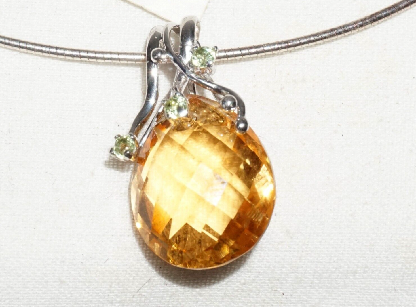 Vintage Sterling Silver Cable Choker Necklace w. Topaz & Peridot Pendant (---)