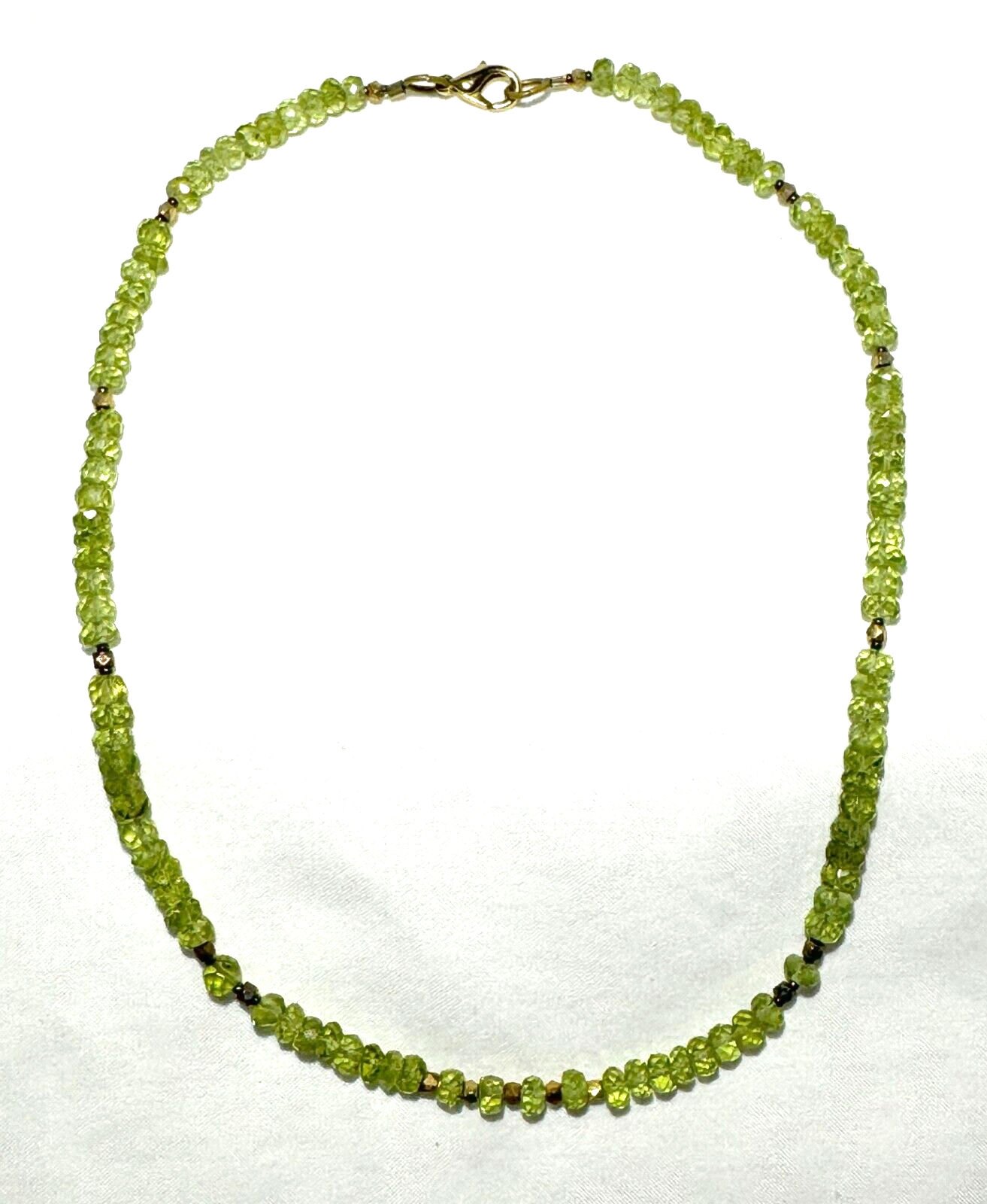 Vintage Faceted Green Peridot and Gold Tone Bead Necklace 15.5" (KiL)13