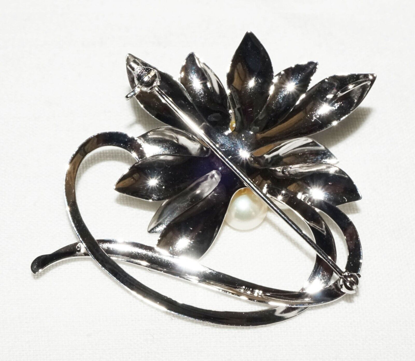 Japanese Modernist Silver Brooch w. Flower Motif set w. 7x Pearl Accents (OdC)