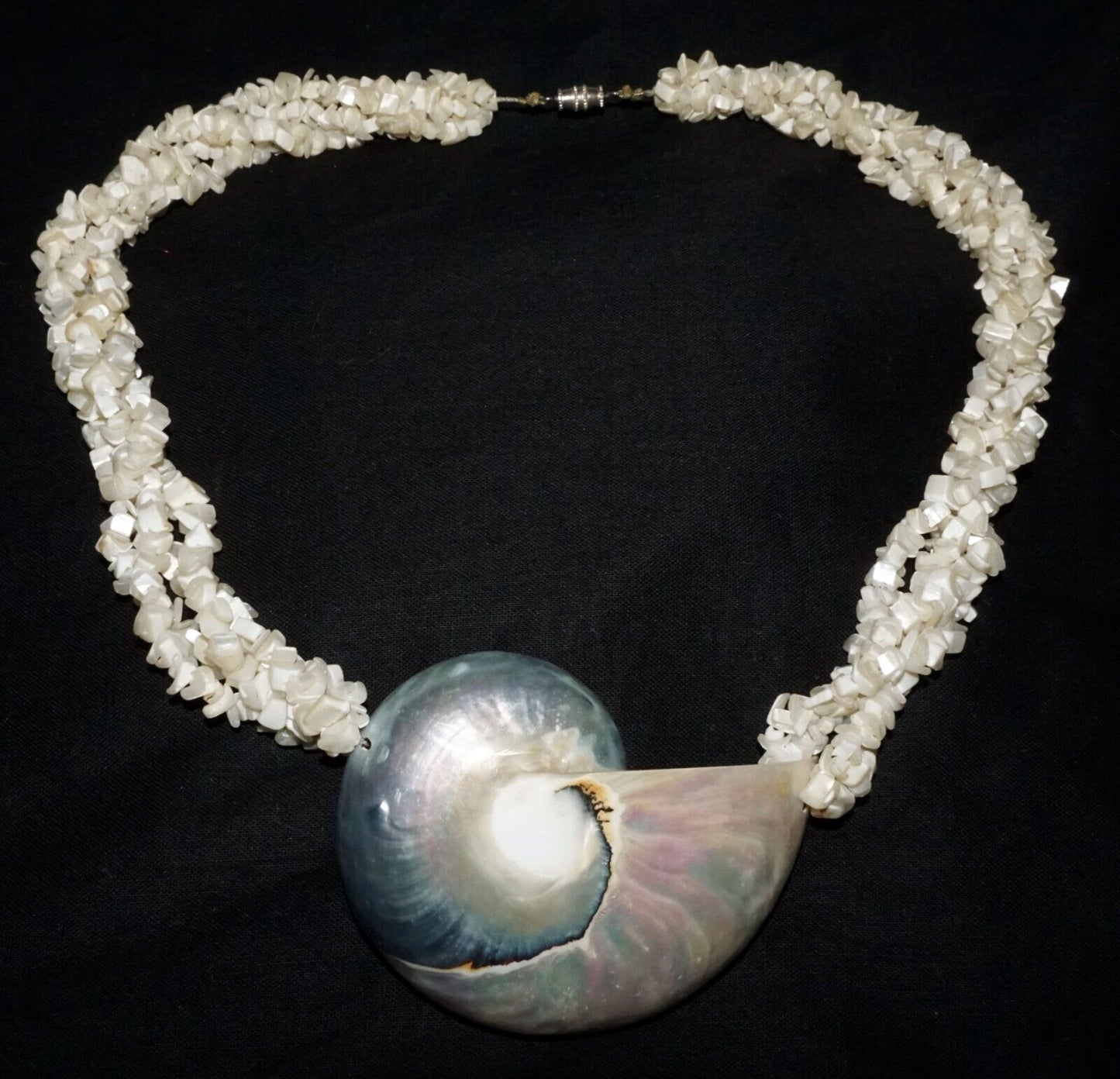 Vintage Shell Bead Necklace & Attractive Shell Pendant w. Screw Clasp (ShI)