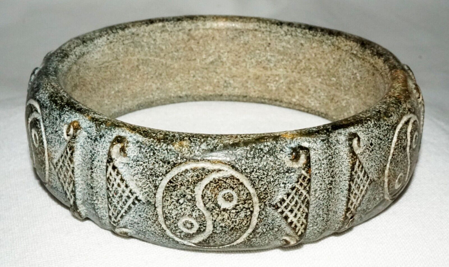 Vtg. Chinese Steatite Relief Yin & Yang Motif Carved Bangle Bracelet (LeS) B47