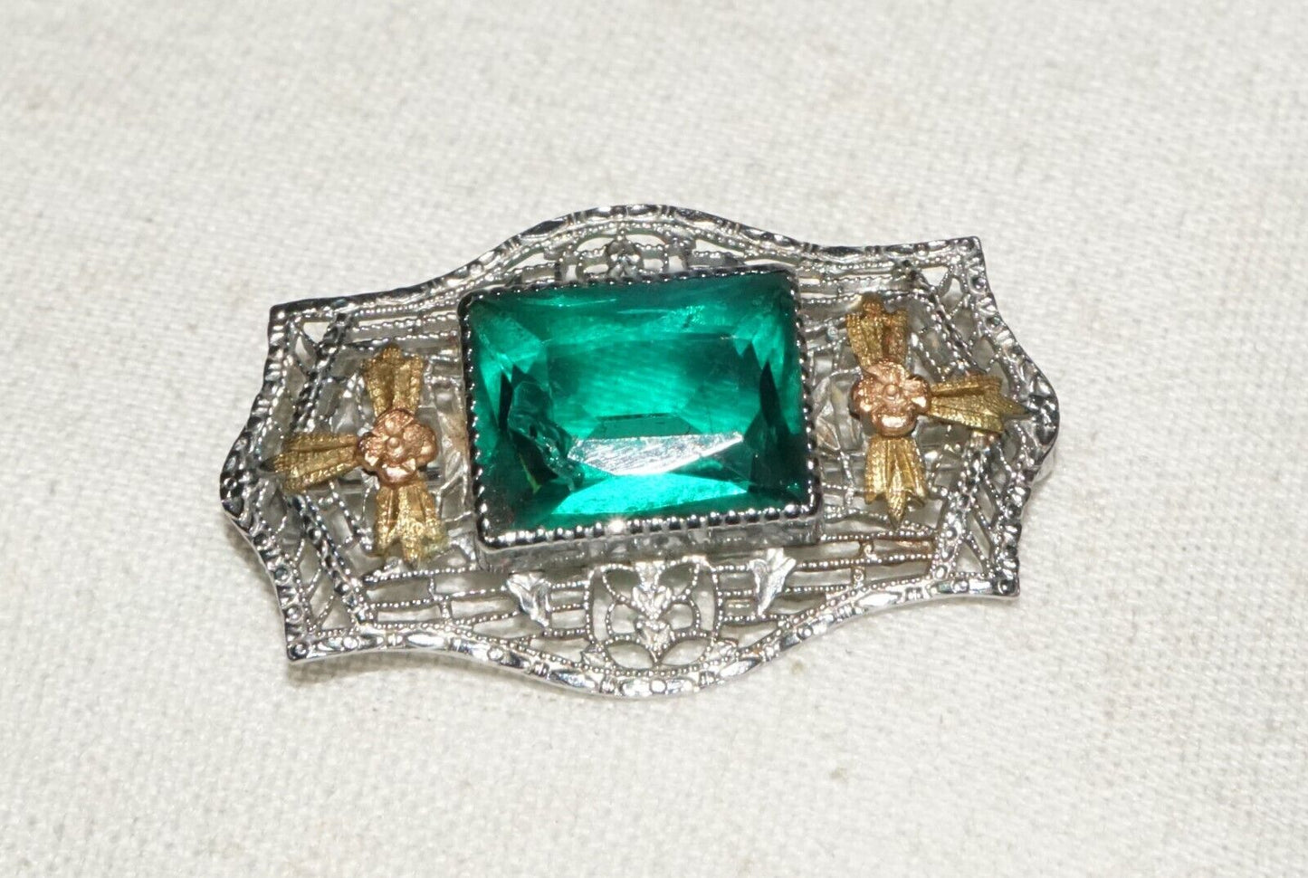 Art Deco 10k White Gold Filigree Mini Brooch w. Green Glass Accent (BeM)#3