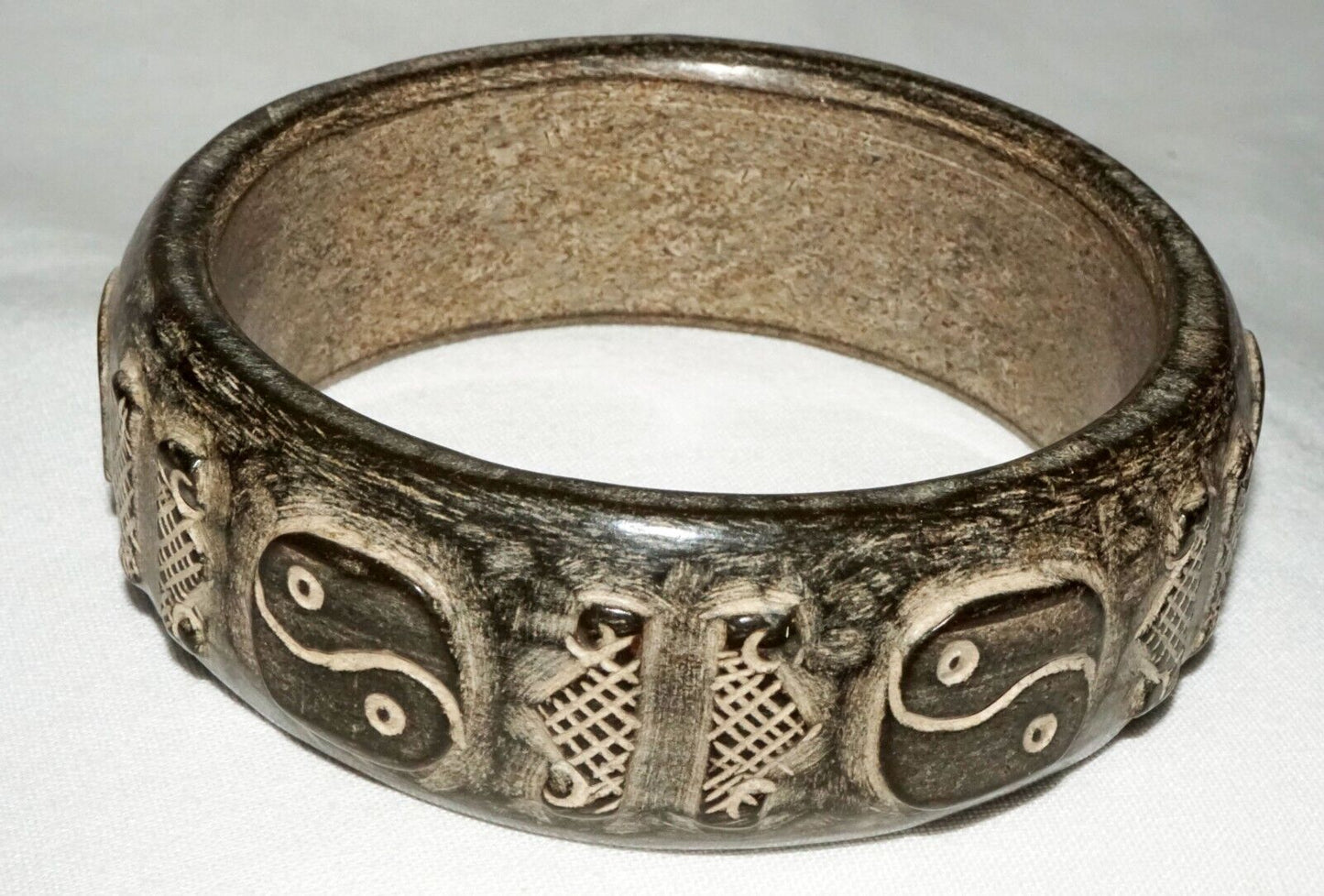 Vintage Chinese Steatite Relief Yin & Yang Motif Carved Bangle Bracelet (LeS)B49