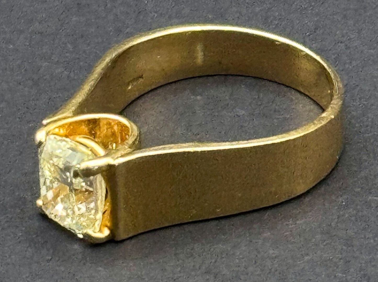 Vtg. 14k Y. Gold Ring Sz 8.5 w Prong Set Rectangular Cut 1.75 Ct Diamond (MeK)