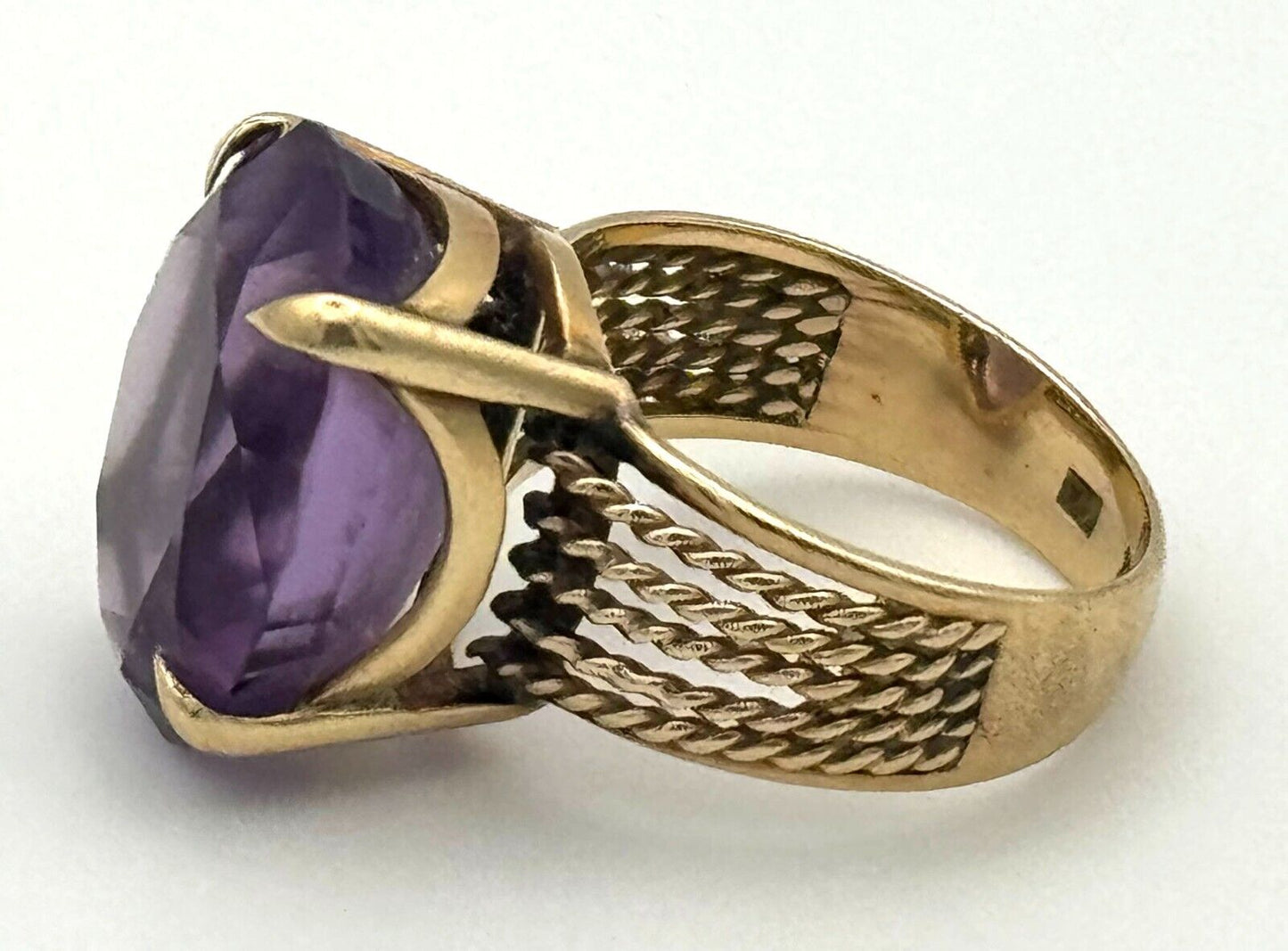 Vtg 14k Yellow Gold Ring Sz 7 w. Filigree & 1x Lg Amethyst Approx. 8.61 ct (TuC)