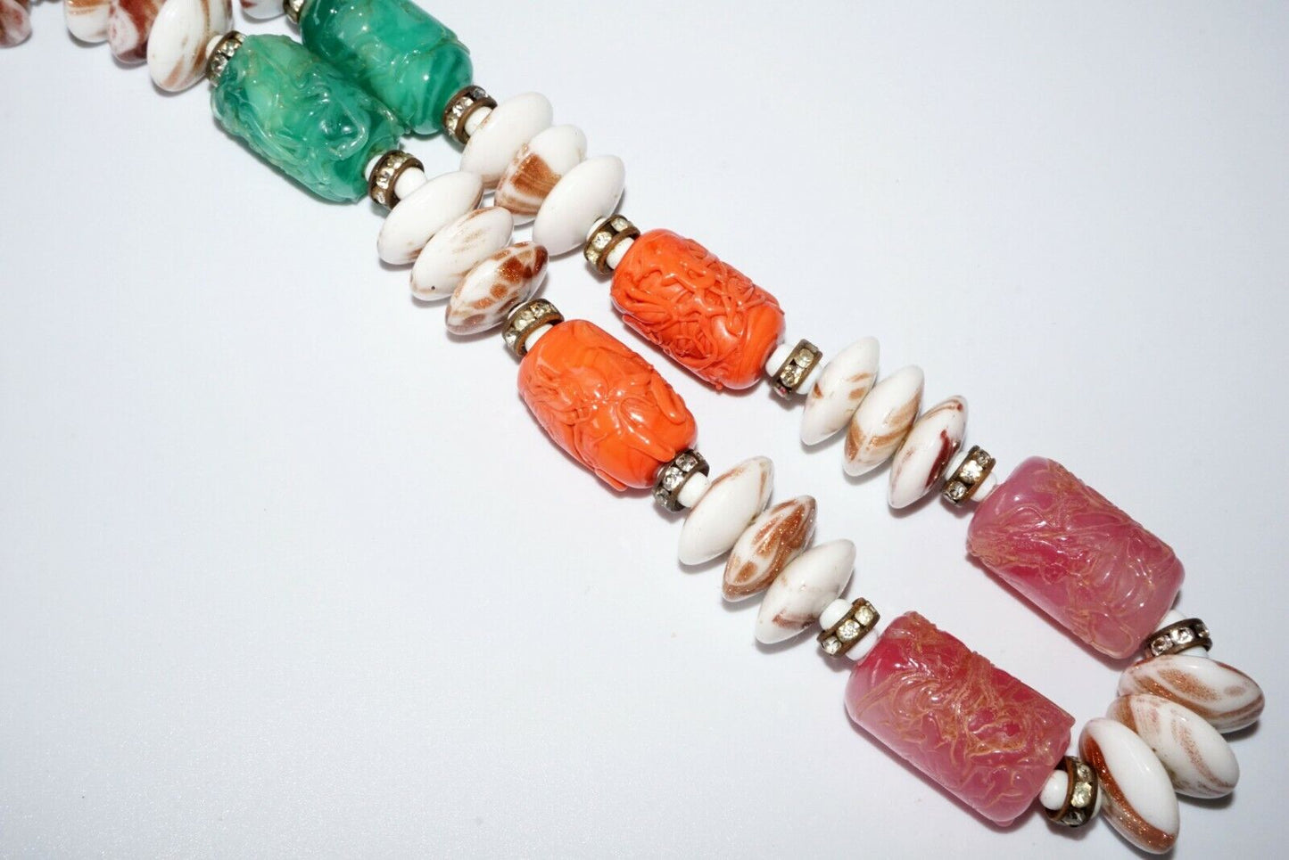 Chinese Style Dragon Motif Glass Bead Choker Necklace w. Shell Accents (Mit)