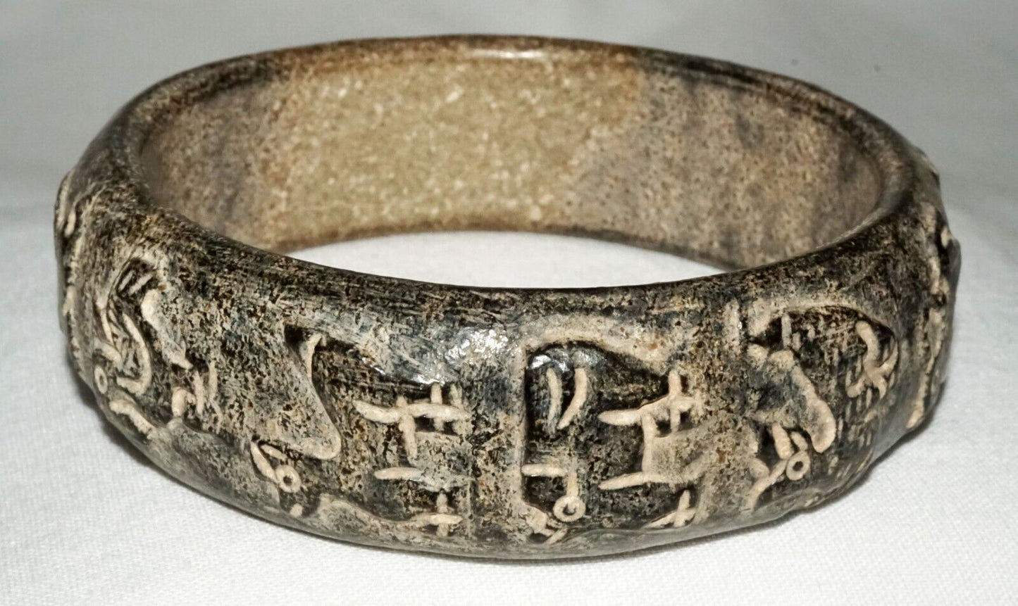 Vtg. Chinese Steatite Archaistic Relief Animal Carved Bangle Bracelet (LeS) B48