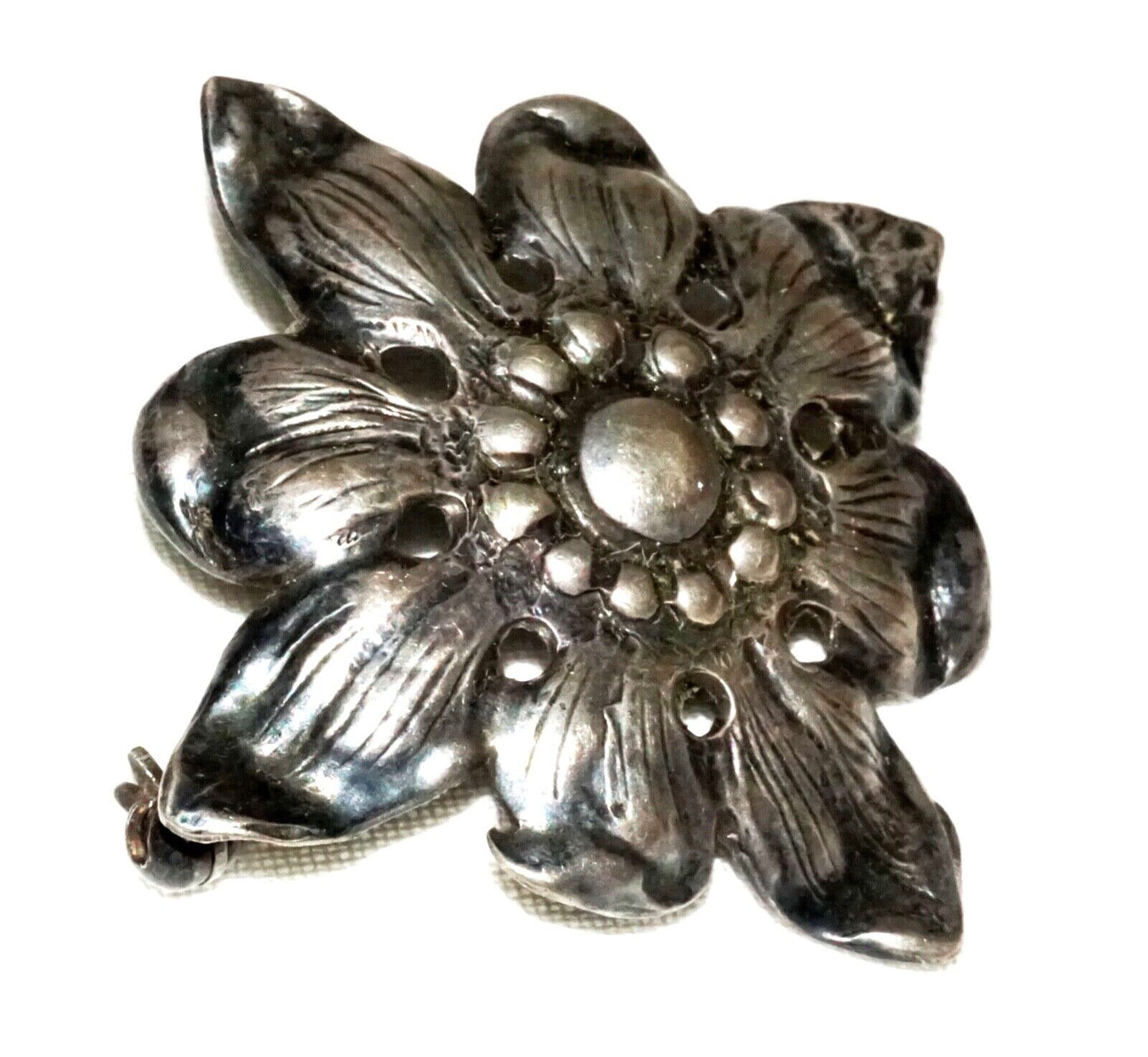 Antique Unmarked Silver Flower Motif Brooch Pin (ShI)