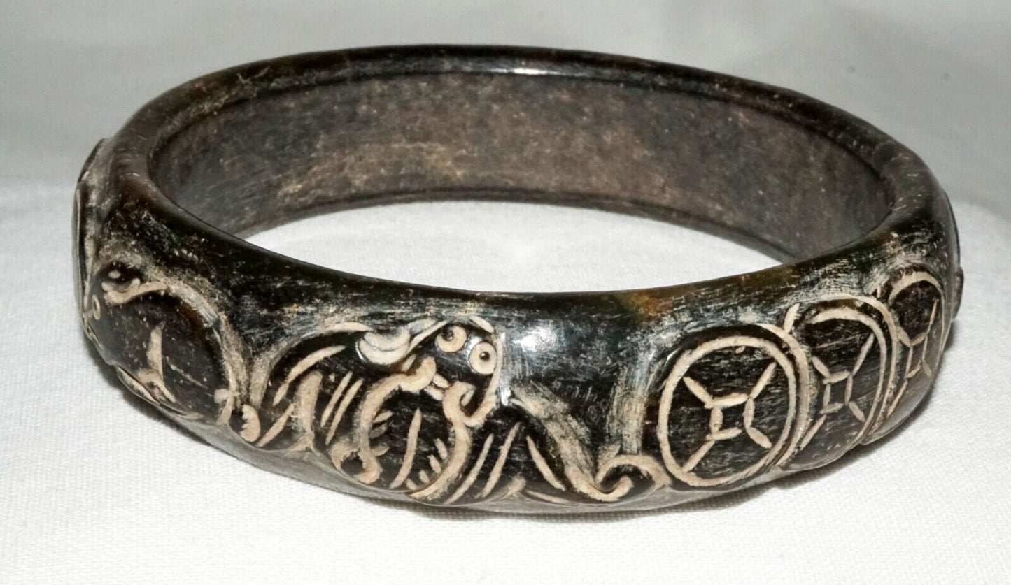 Vintager Chinese Steatite Relief Coin & Bat & Rabbit Bangle Bracelet (LeS) B45