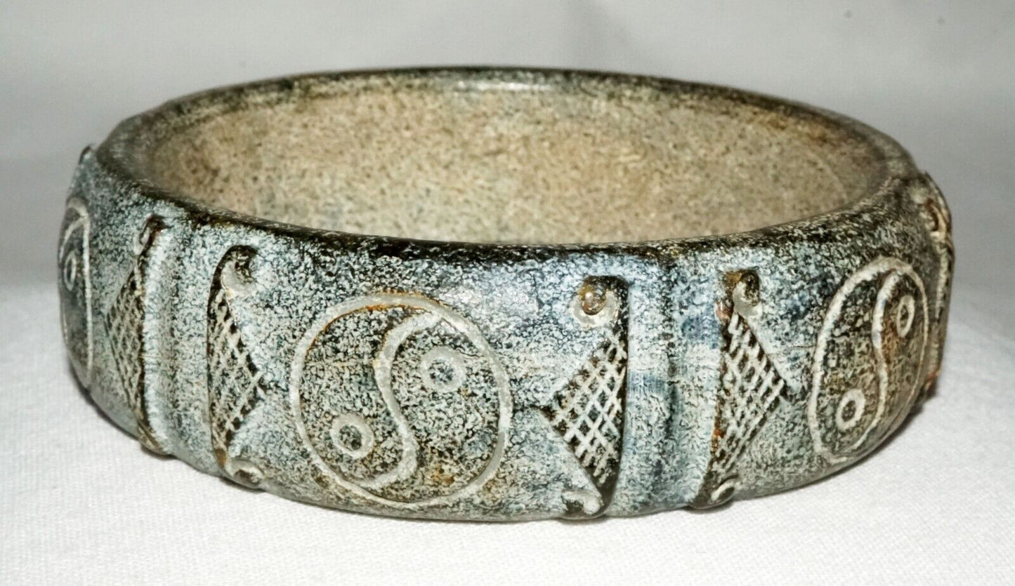 Vtg. Chinese Steatite Relief Yin & Yang Motif Carved Bangle Bracelet (LeS) B47