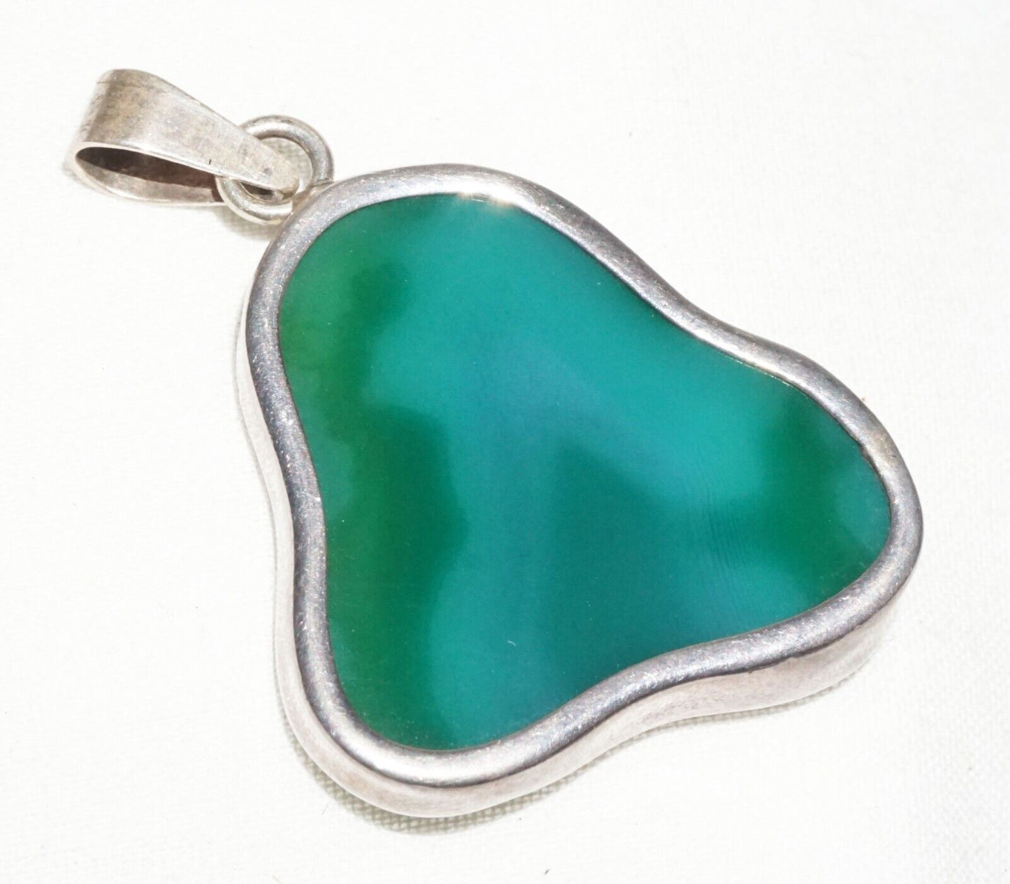 Vintage Sterling Silver Pendant w. Green Semi Translucent Stone Accent (***)