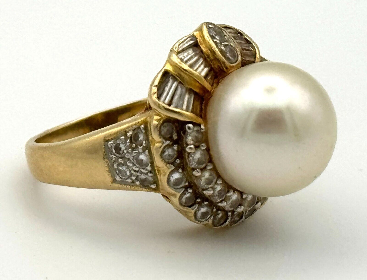 Vtg 18k Yellow Gold Ring Sz 6.75 Accented w Pearl Solitaire & Diamonds (TuC)