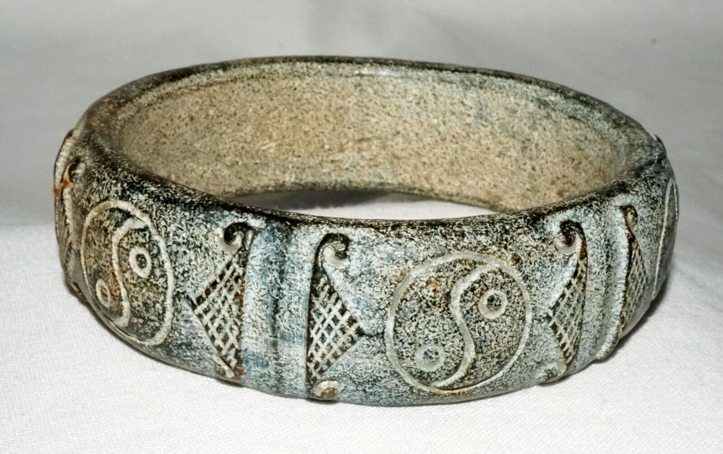 Vtg. Chinese Steatite Relief Yin & Yang Motif Carved Bangle Bracelet (LeS) B47