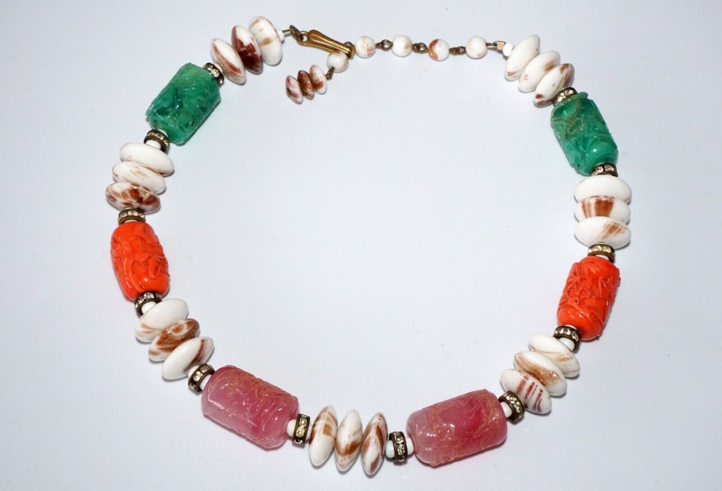 Chinese Style Dragon Motif Glass Bead Choker Necklace w. Shell Accents (Mit)