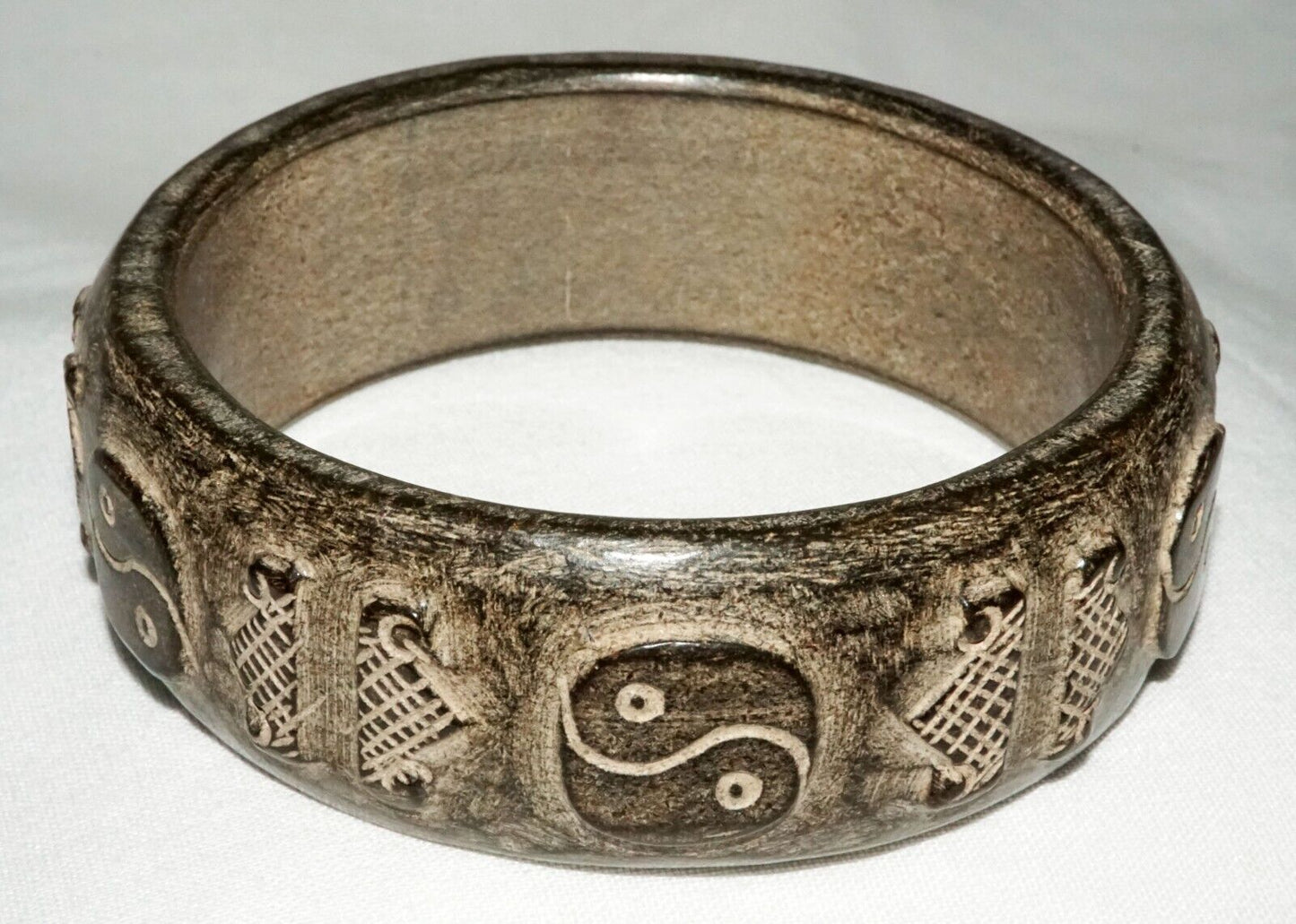 Vintage Chinese Steatite Relief Yin & Yang Motif Carved Bangle Bracelet (LeS)B49