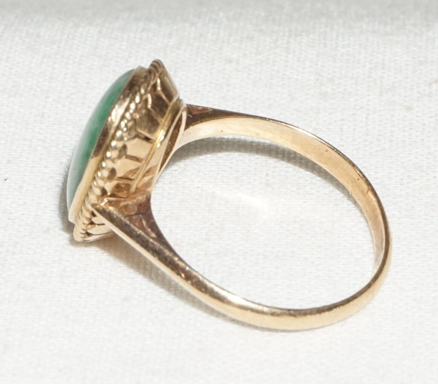 Vintage Chinese 14k Yellow Gold Ring Sz. 7 w. Apple Green Jadeite Jade (---)