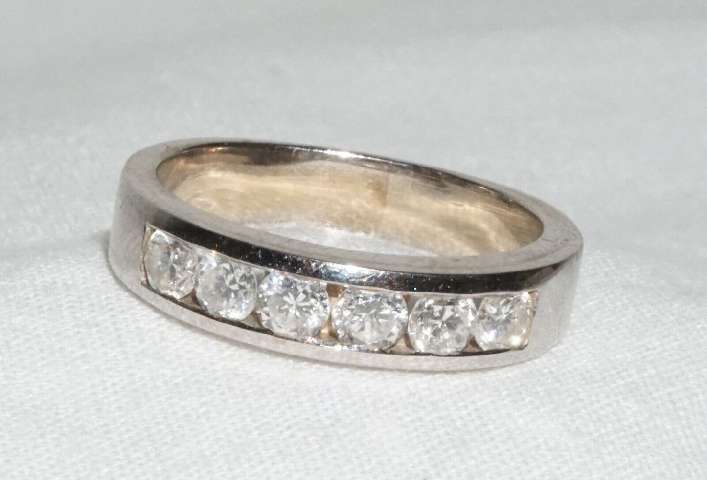 Vintage 14k White Gold Ring Band Sz. 8.5 set w. 6x Diamond Accents (SaR)