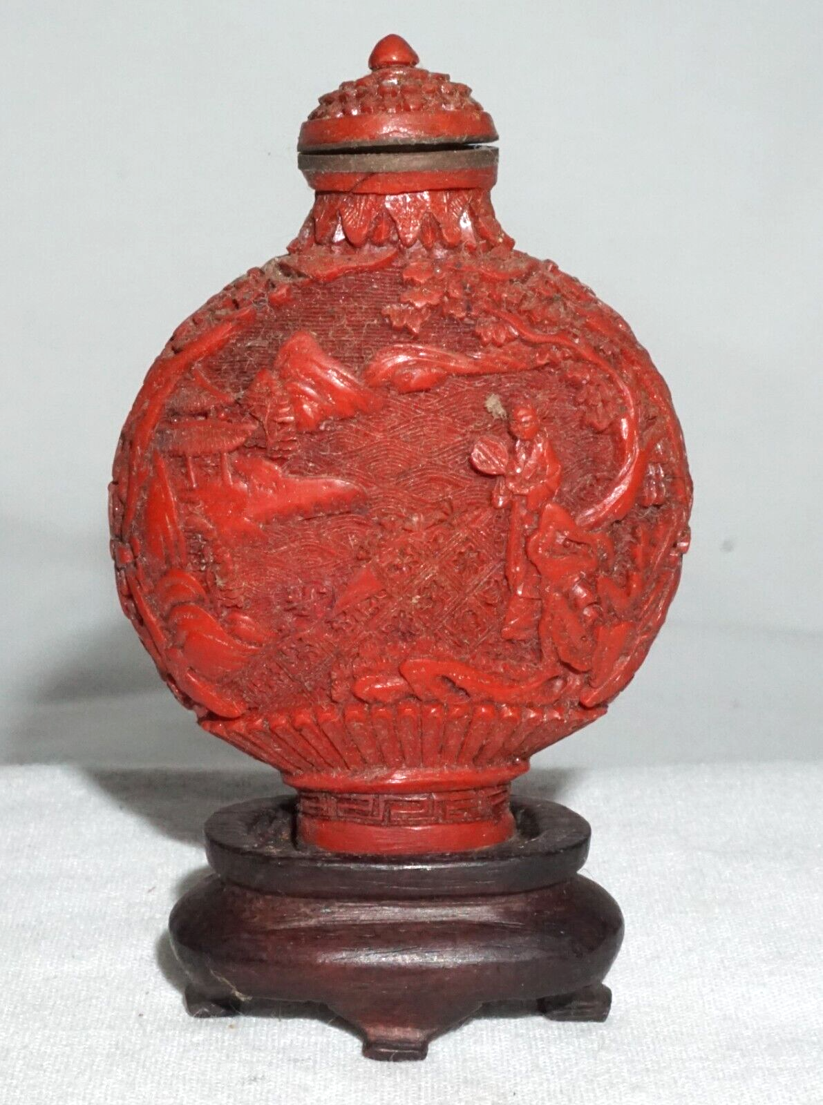 Vtg Chinese Cinnabar Style Snuff Bottle w Molded Figure Motif Reign (LLA) IC