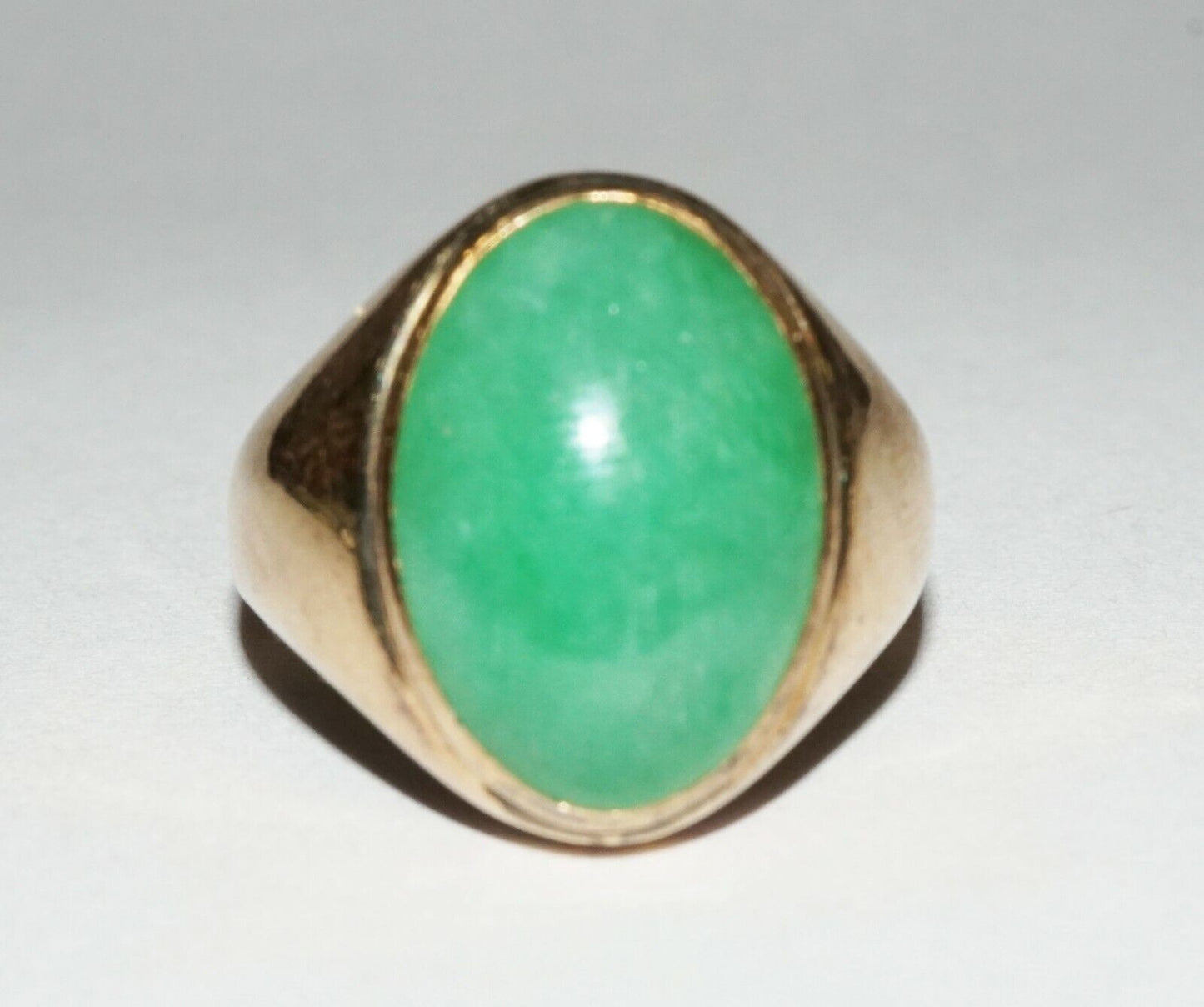 Vintage Chinese Yellow Gold Ring Sz.9 w. Attractive Green Jadeite Jade (TaL)