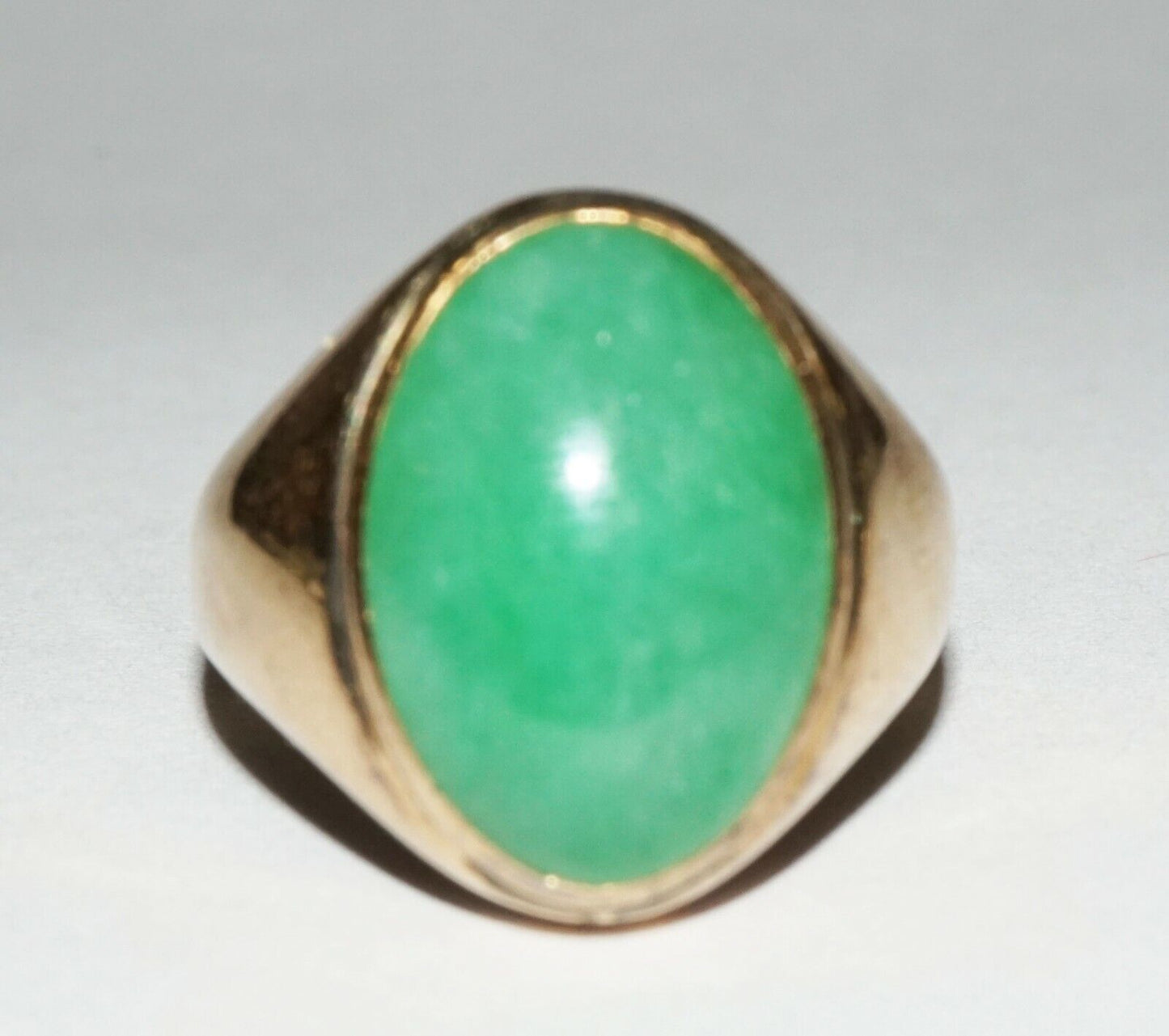 Vintage Chinese Yellow Gold Ring Sz.9 w. Attractive Green Jadeite Jade (TaL)