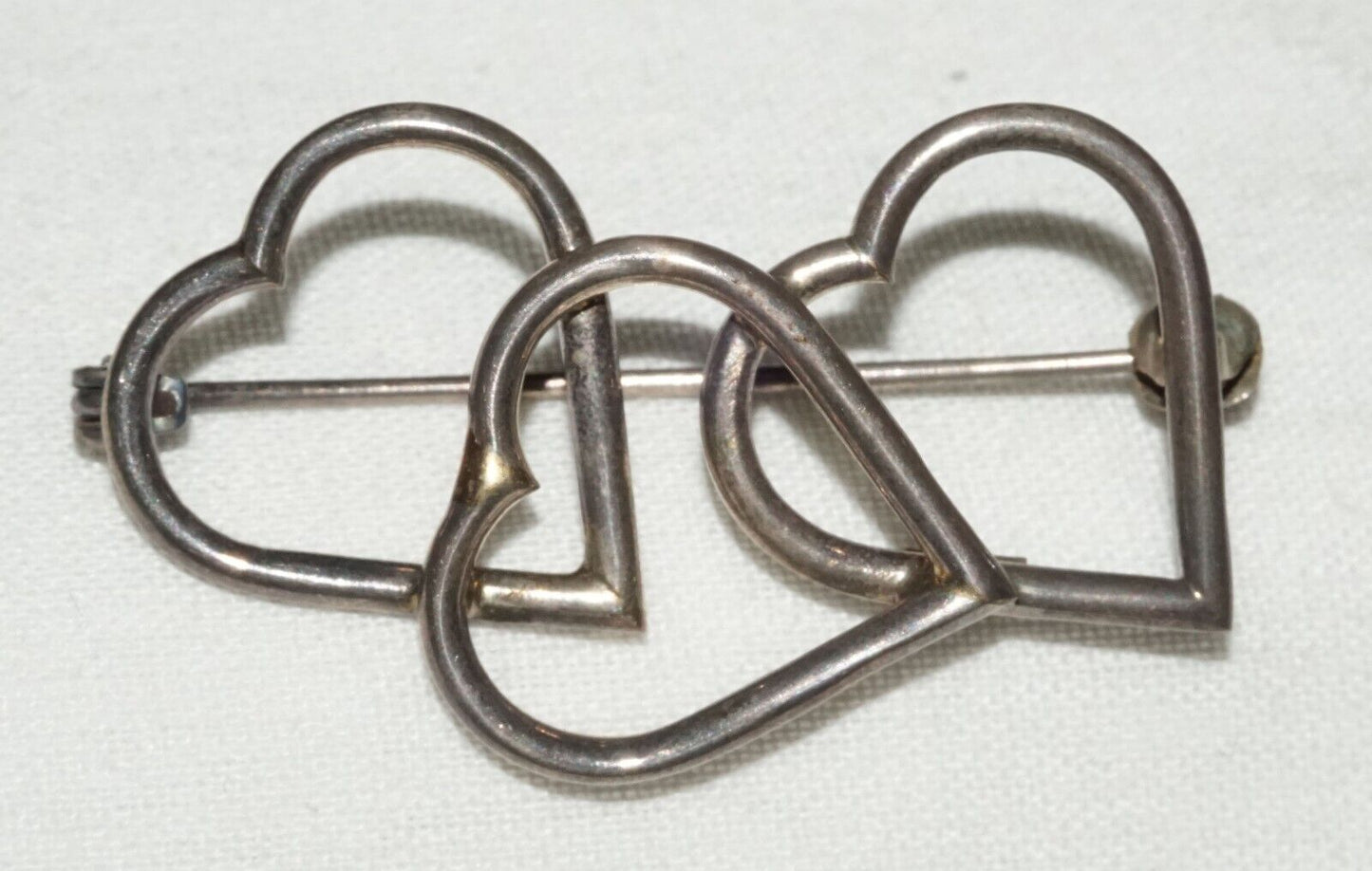 Vintage Sterling Silver Three Overlapping Hearts Motif Brooch Pin (OdC)