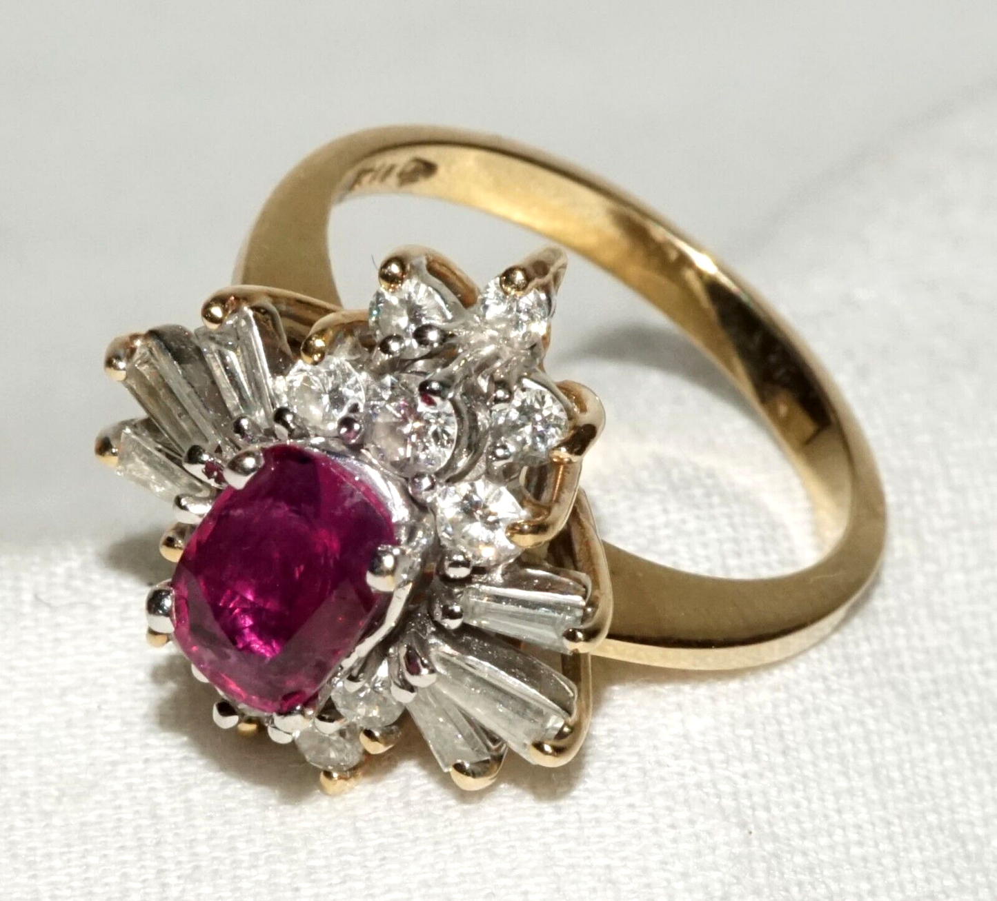 Vintage 14k Yellow Gold Ring Sz.6 1x Ruby & 18x Round & Baguette Diamonds (FeD)