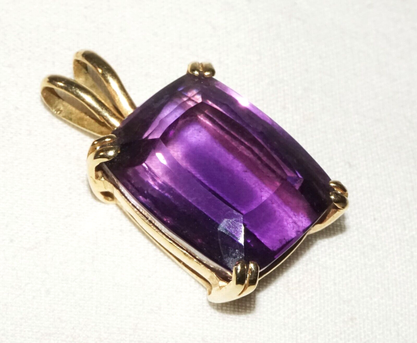 Vintage 14k Yellow Pendant set w. 1x Large Amethyst Gemstone (GoB)#18c