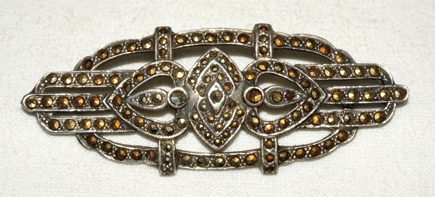 US Art Deco Style Sterling Silver Brooch set w. Marcasite Accents (LeS)L24