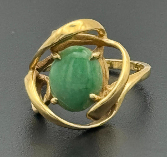 Vintage 14k Yellow Gold Ring Sz. 5.5 w Oval Green Jadeite Cabochon (McC)