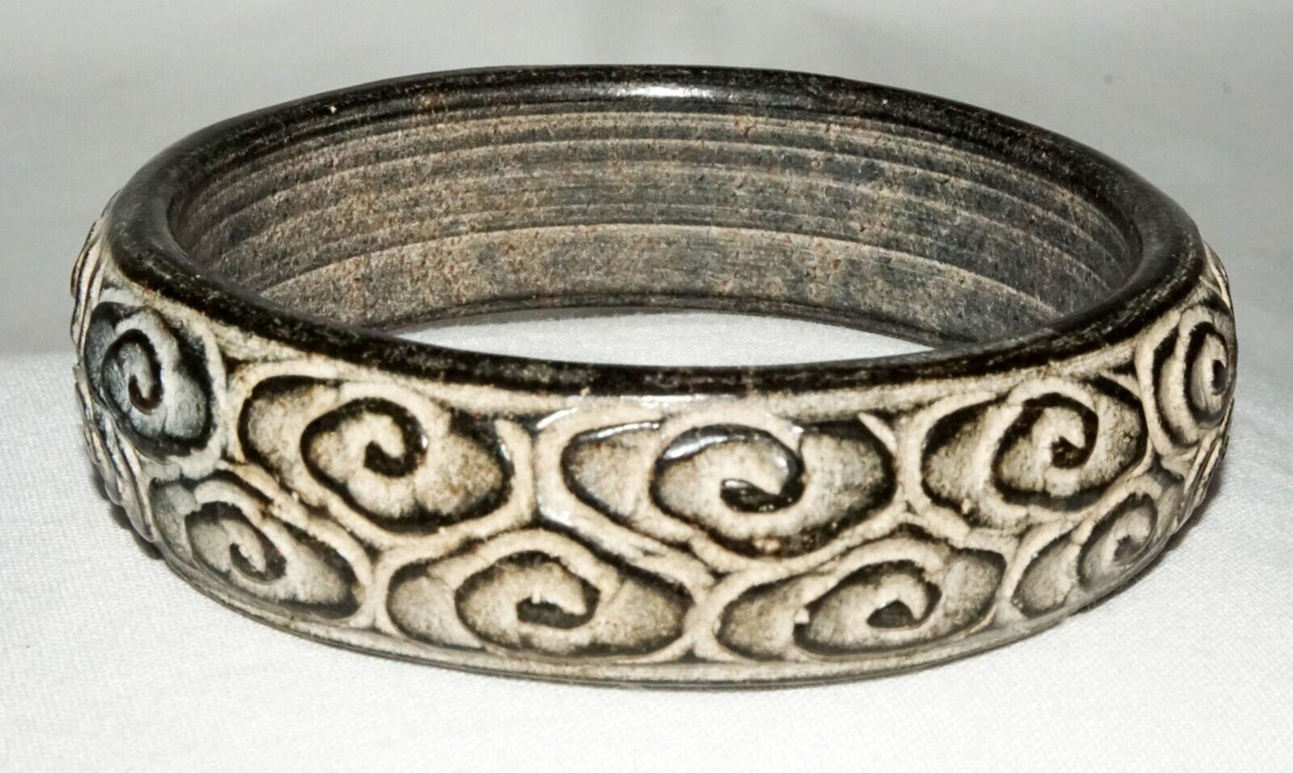 Vtg Chinese Steatite Relief Stylized Cloud Motif Carved Bangle Bracelet (LeS)B50