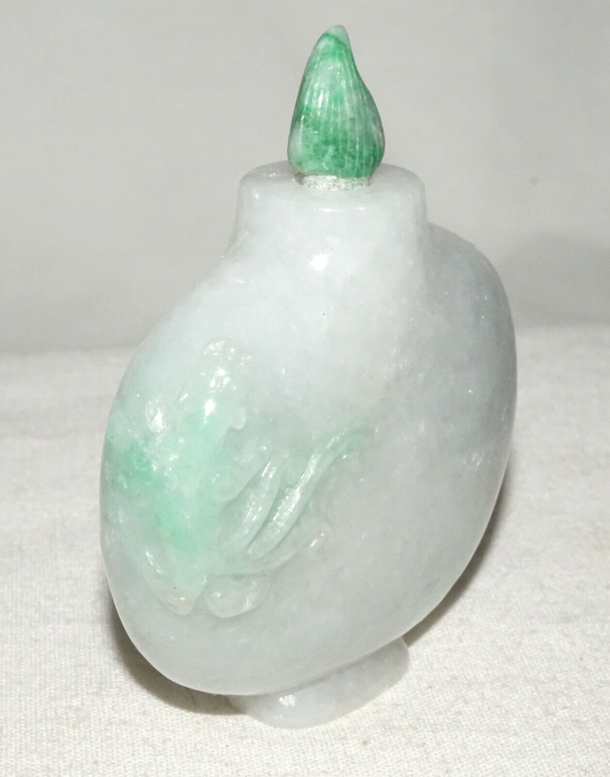 Vintage Chinese White & Green Jadeite Jade Snuff Bottle w. Dragon Motif (LeS)