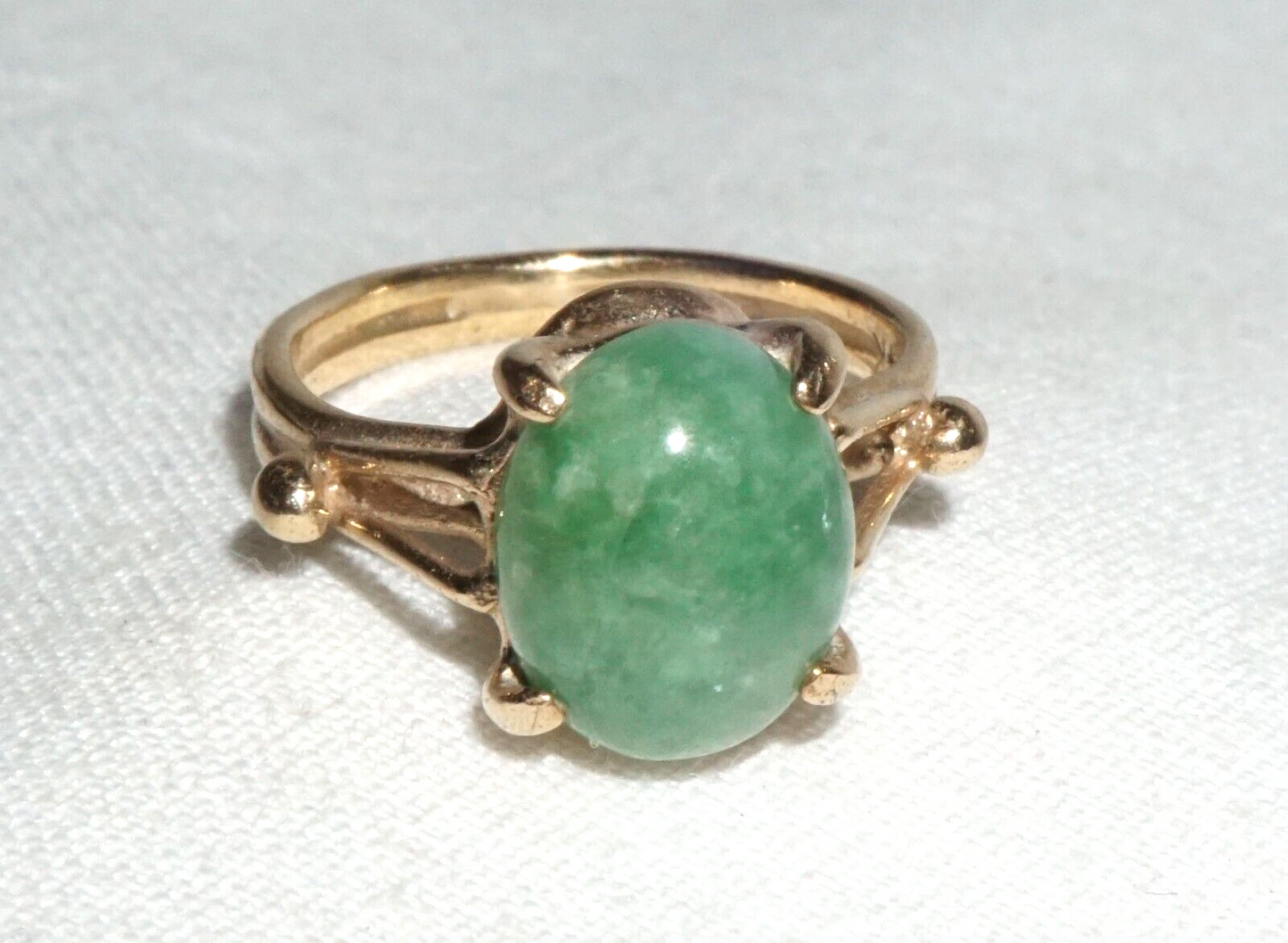 Vintage Chinese 14k Yellow Gold Ring Sz.4 set w. Green Jadeite Jade Cab (BrM)L3