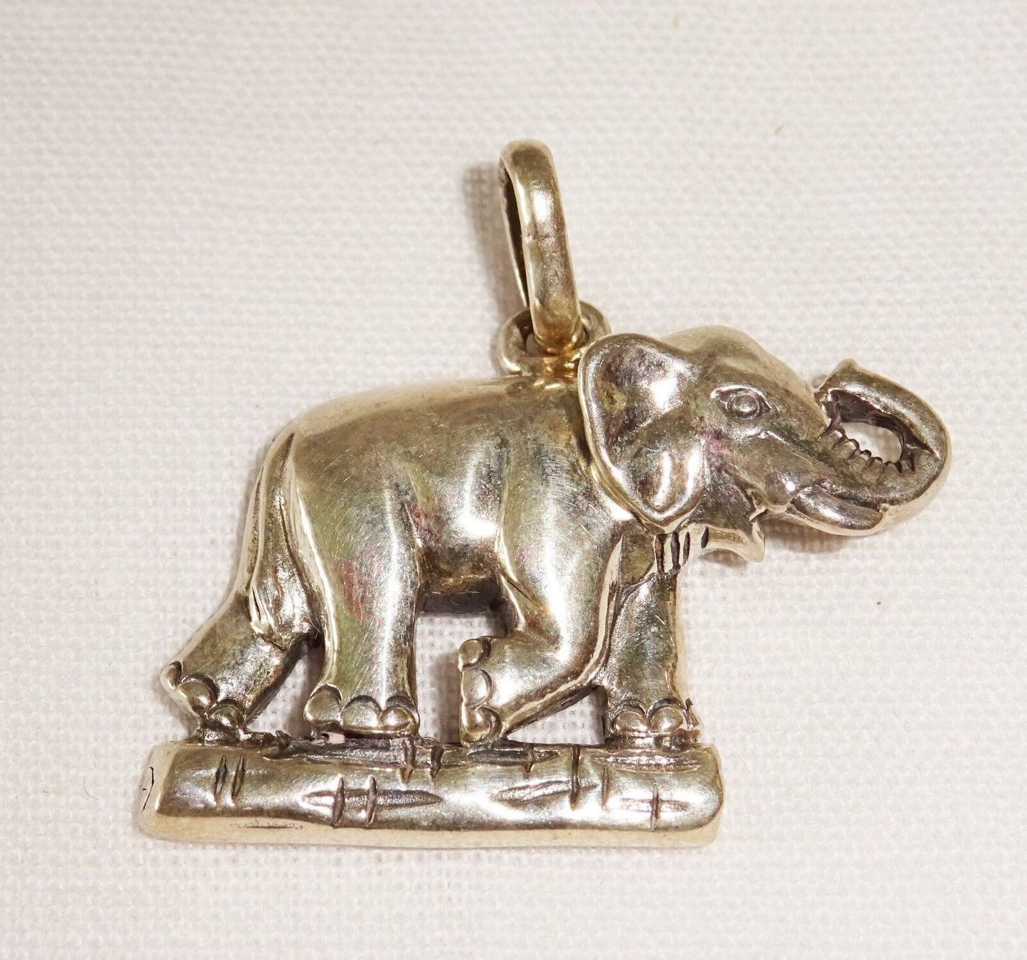 Vintage Sterling Silver Pendant w. Running Elephant Motif (Tra)